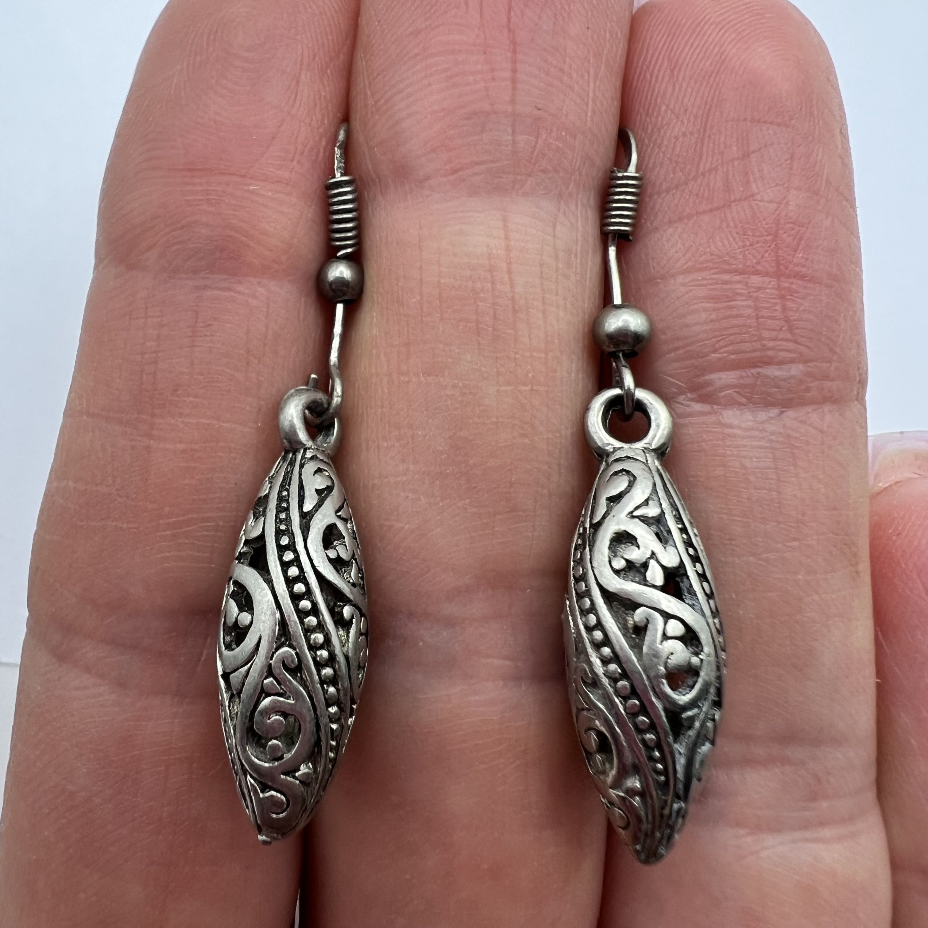 Vintage Beautiful Pair Of Stud Earrings Sterling Silver 925