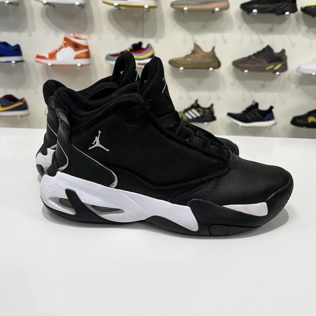 Nike Air Jordan Max Aura 4 Black Metallic Silver (GS) Size US 6 / EU 39 - 7 Thumbnail