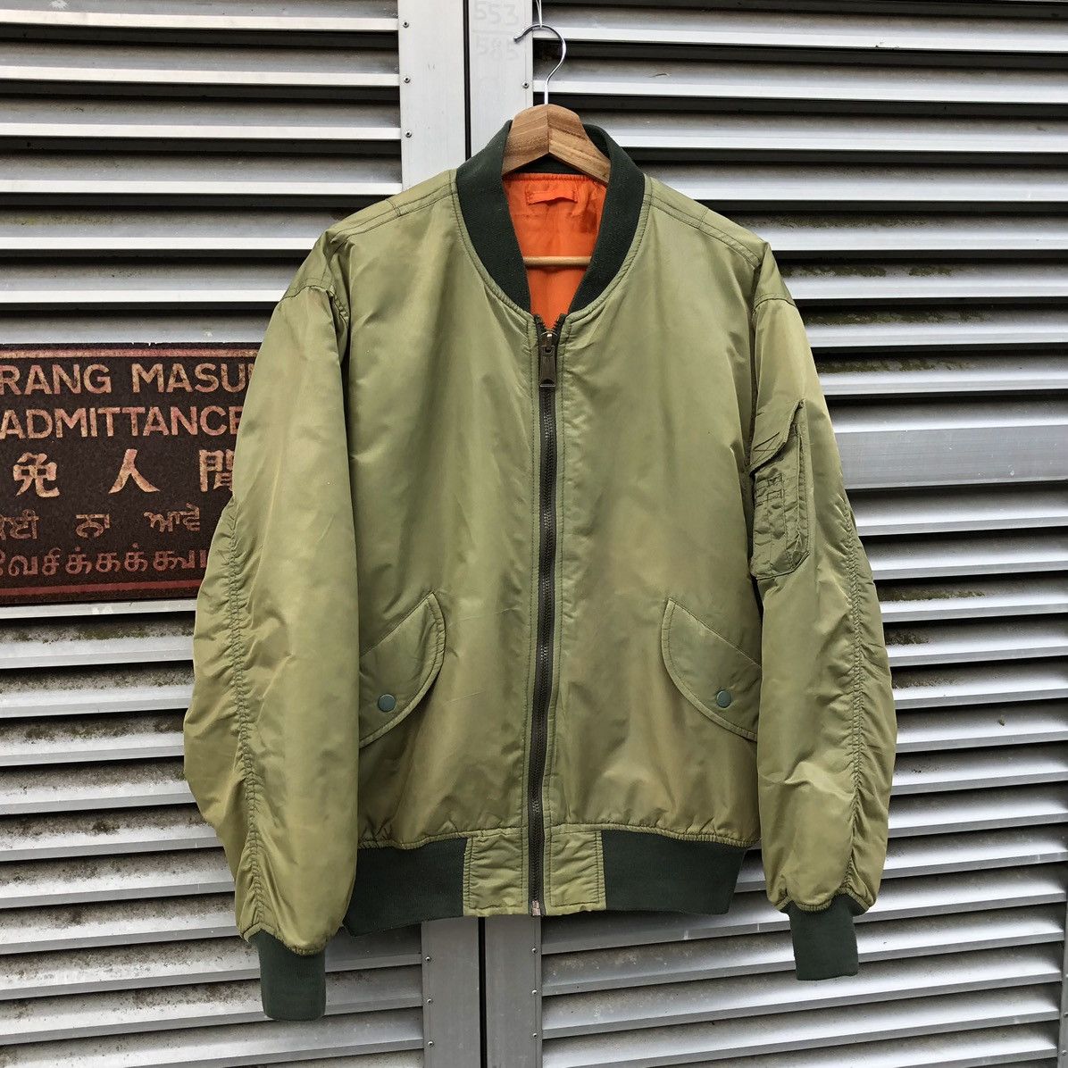 Vintage Vintage Sun Faded Ma-1 Bomber Jacket Size US M / EU 48-50 / 2 - 2 Thumbnail