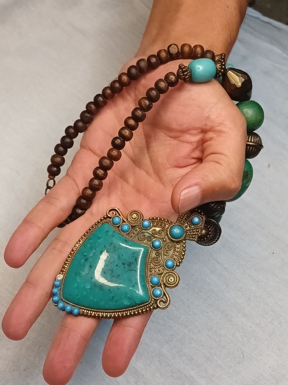 Vintage Vintage brass necklace with green stone made of faux wood Size ONE SIZE - 1 Thumbnail