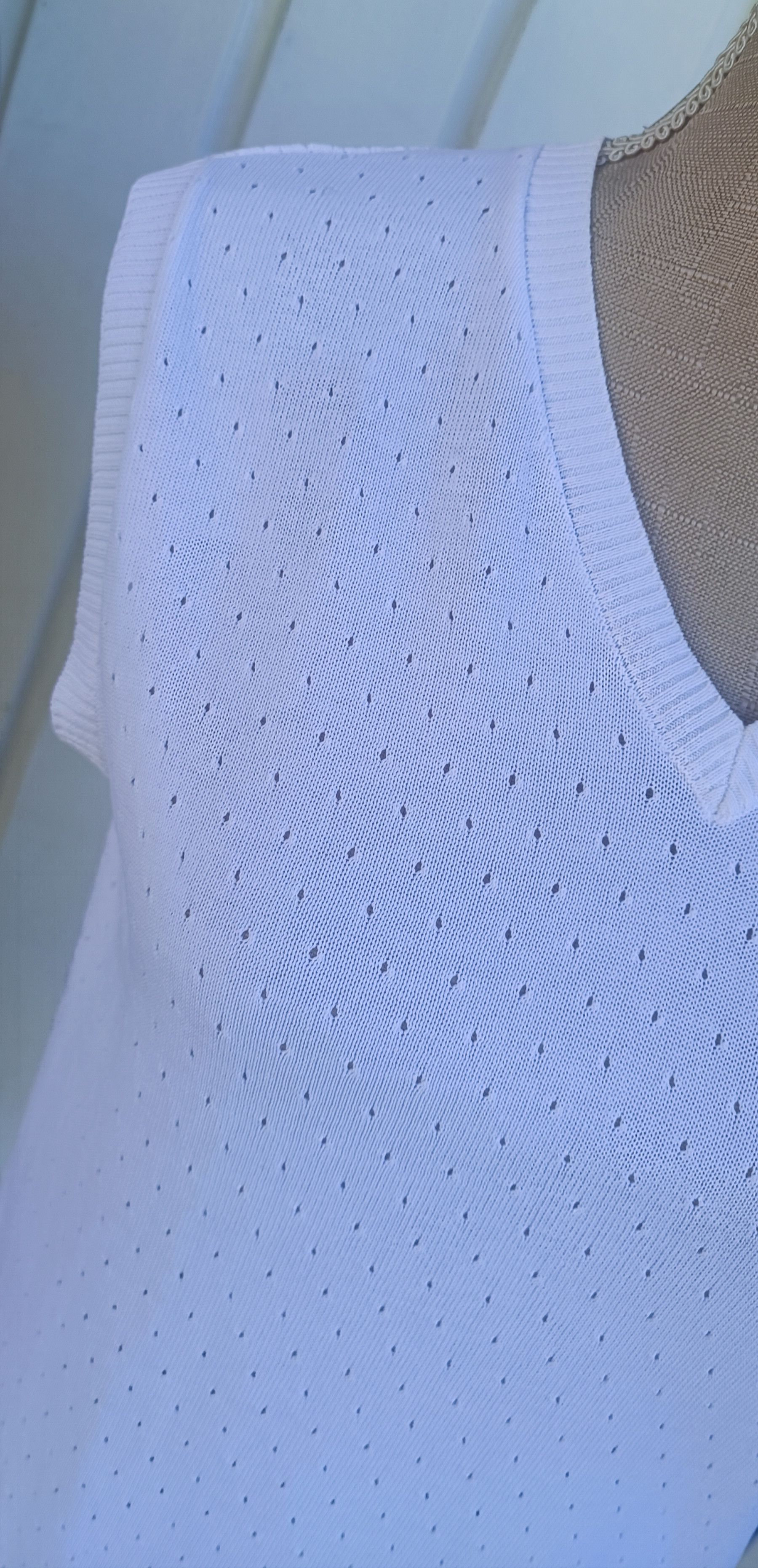Dior Sleeveless perforated cotton top Size US S / EU 44-46 / 1 - 2 Thumbnail