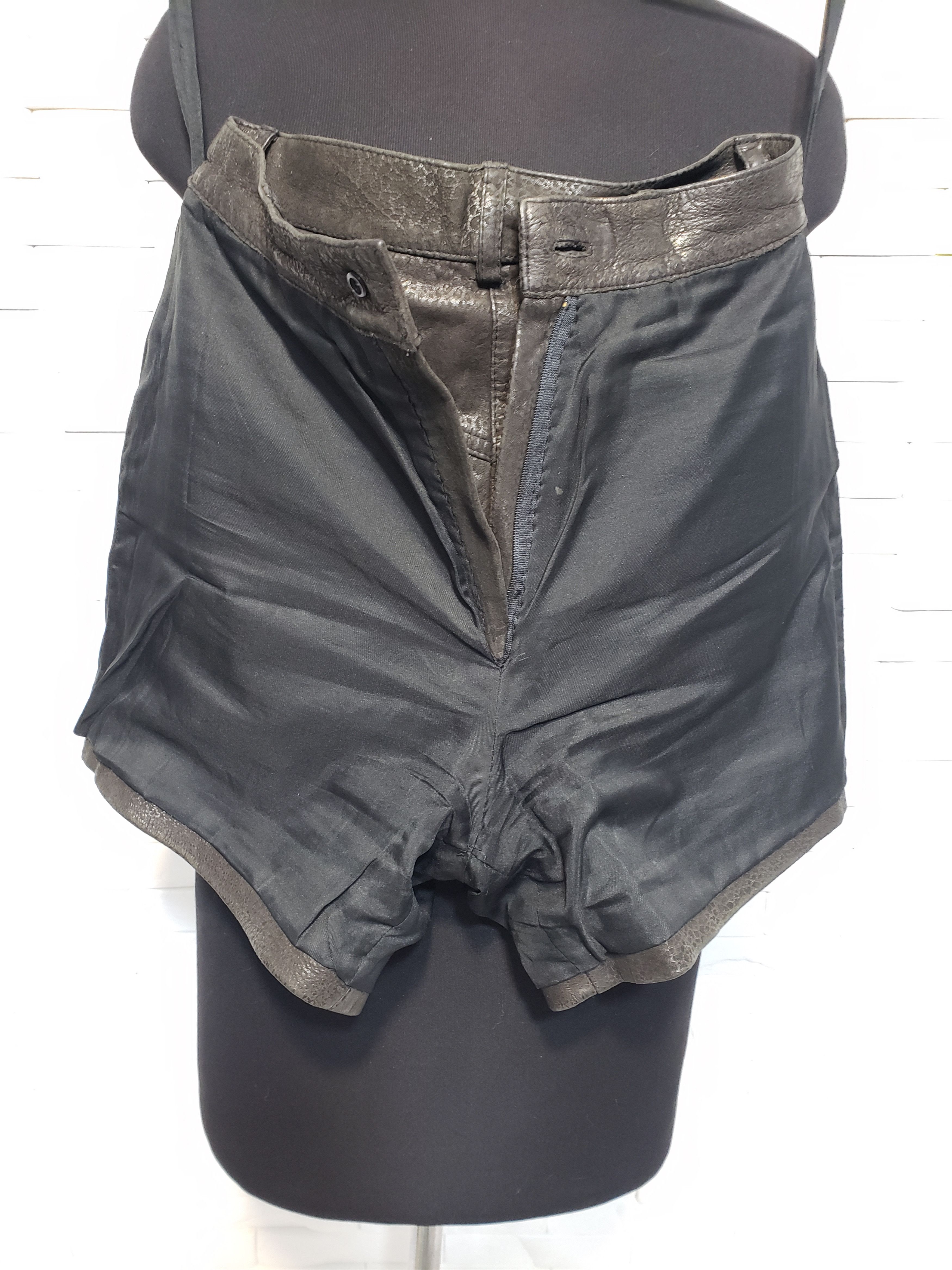 Designer Leather brown women's shorts. Size 26" / US 2 / IT 38 - 7 Thumbnail