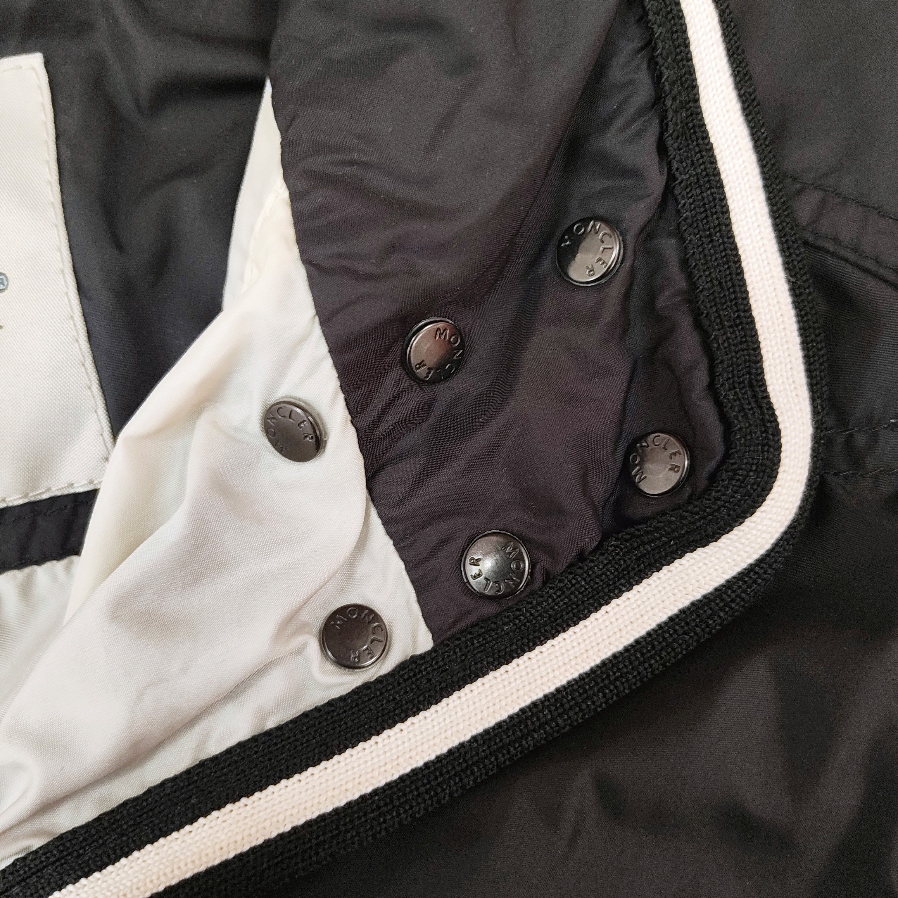 Moncler Moncler vintage women lightweight windbreaker jacket black M Size S / US 4 / IT 40 - 8 Thumbnail