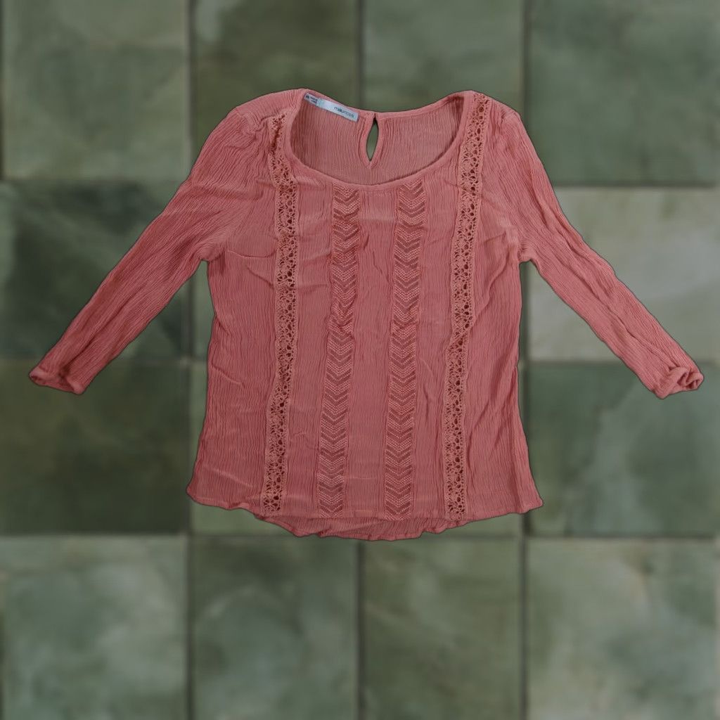 Vintage VINTAGE Maurices Women’s Blouse XS Pink Rayon Long Sleeve Bohemian Chic Casual Size XS / US 0-2 / IT 36-38 - 1 Thumbnail