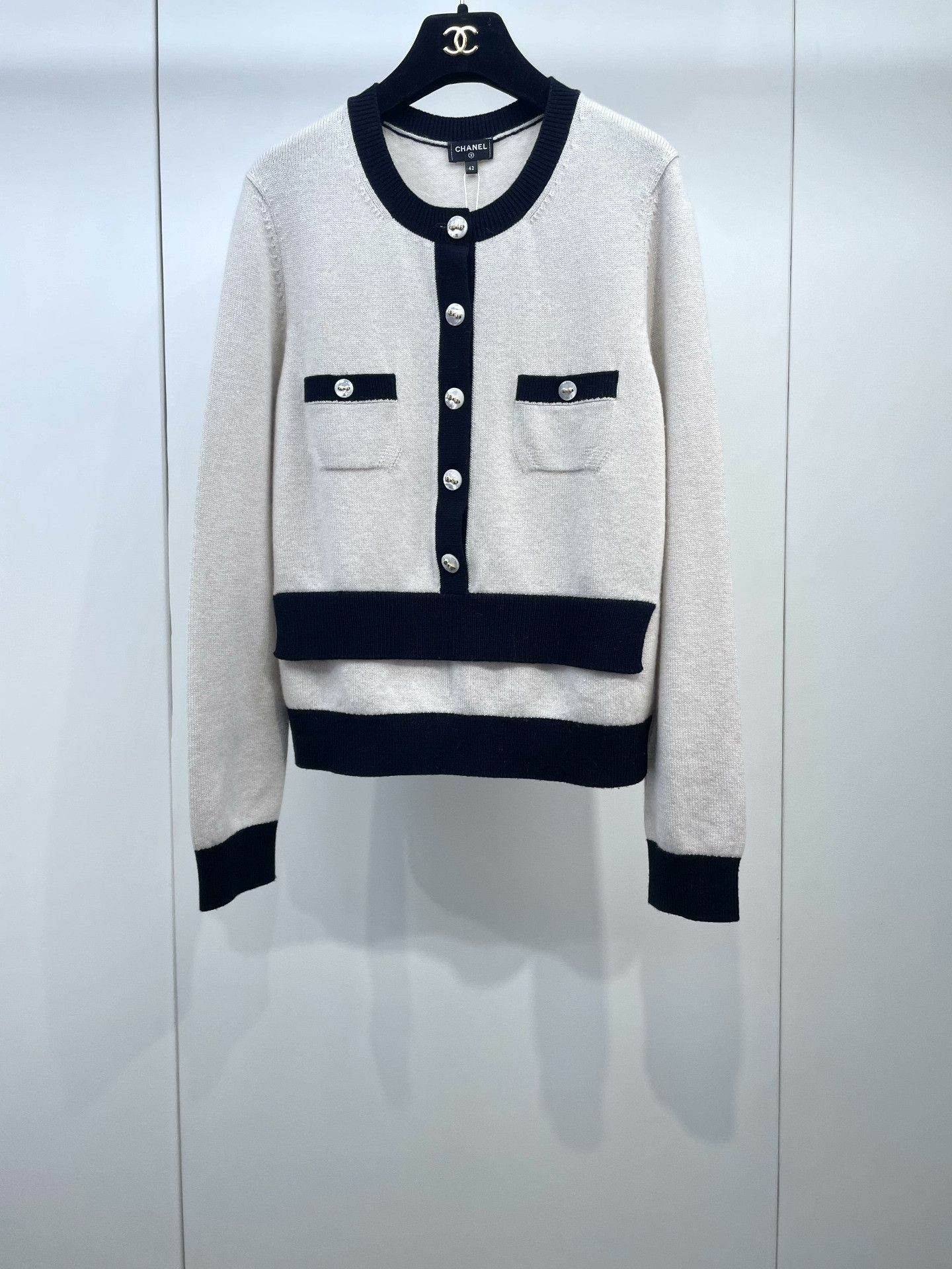Chanel Chanel 25K Cashmere Knit Top Size M / US 6-8 / IT 42-44 - 1 Thumbnail