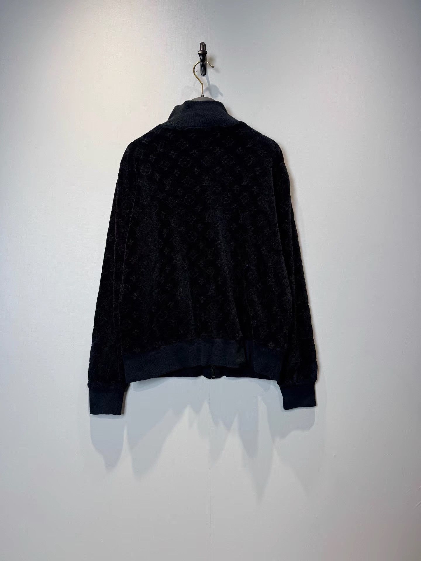 Louis Vuitton Louis Vuitton Velvet Towel Embossed Monogram Zip Jacket K36 Size US M / EU 48-50 / 2 - 2 Thumbnail