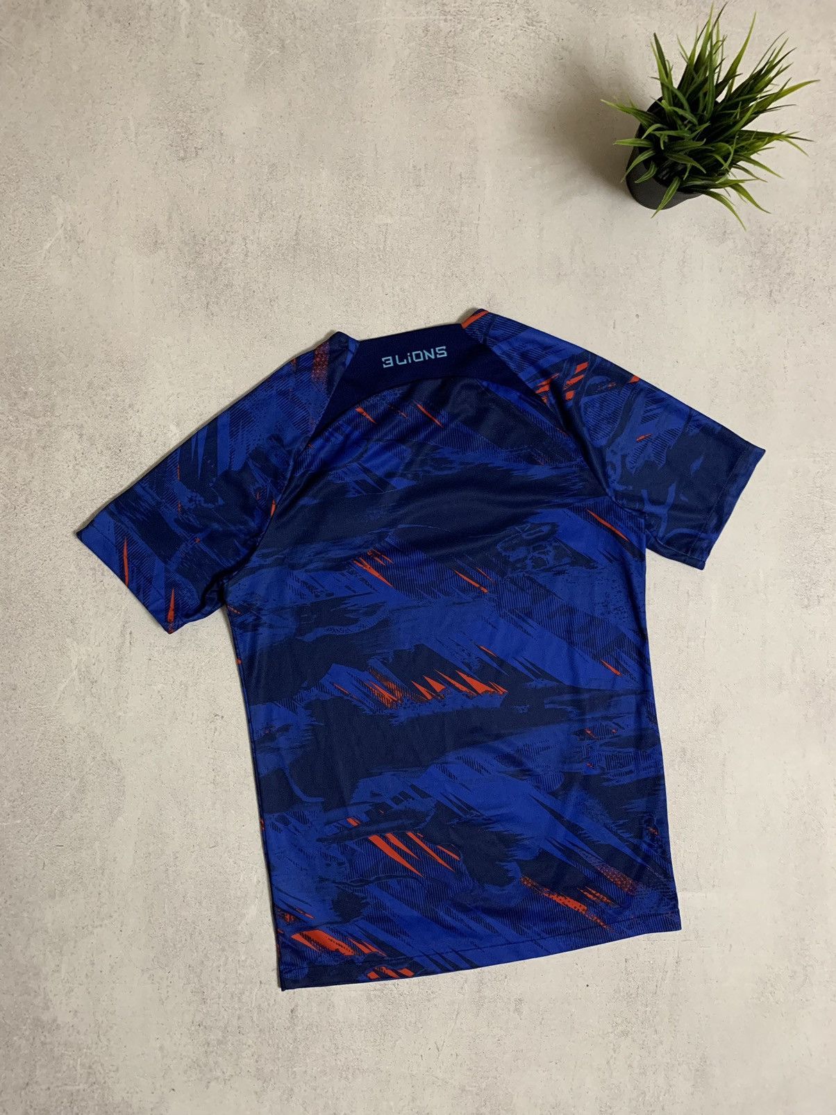 Nike Vintage Nike England T Shirt Tee Jersey Soccer Overprinted Size US S / EU 44-46 / 1 - 6 Thumbnail