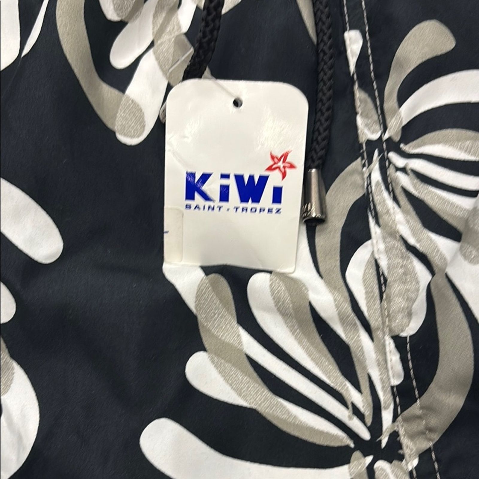 Other NWT Kiwi Black and White Swim Trunks Size XXL Size US 44 / EU 60 - 2 Thumbnail