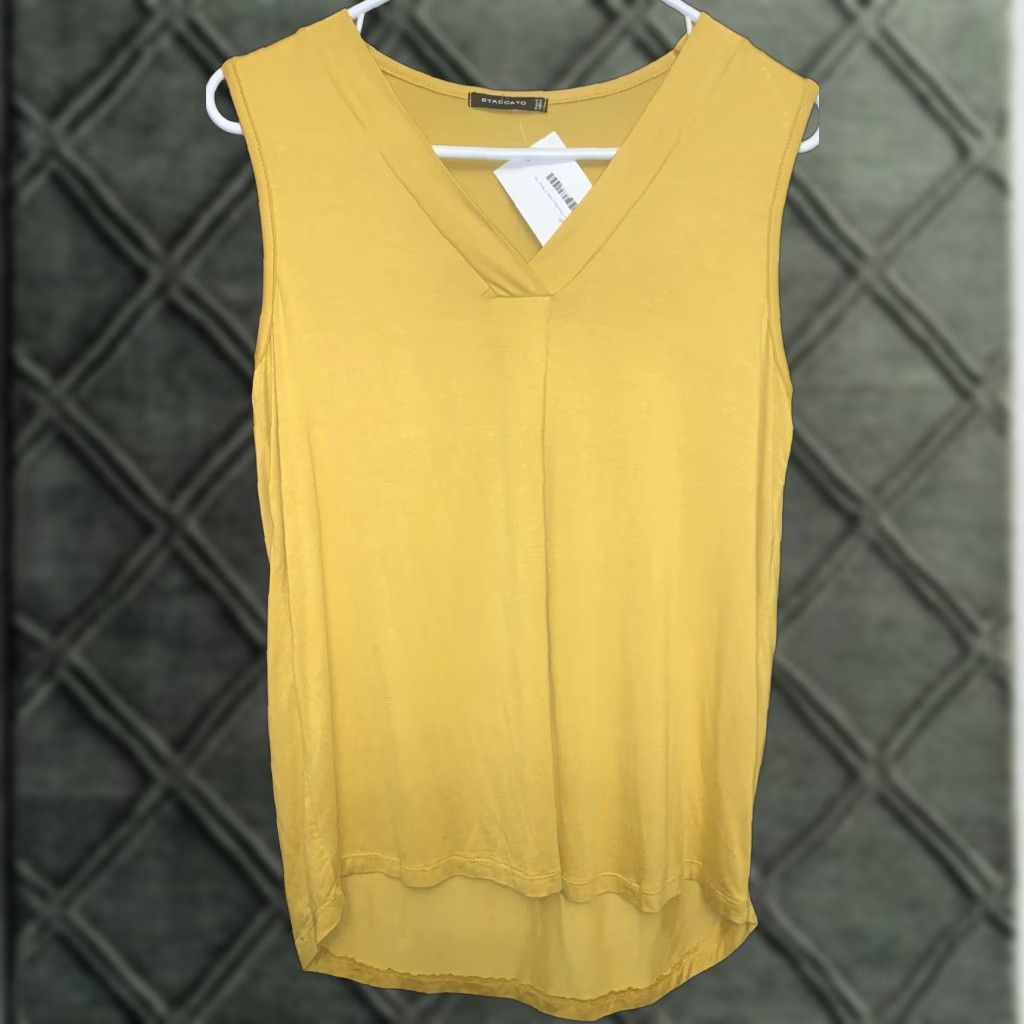 Vintage STACCATO Tank Woman S V-Neck Mustard Yellow 393 NWT Tank Top Size S / US 4 / IT 40 - 1 Thumbnail