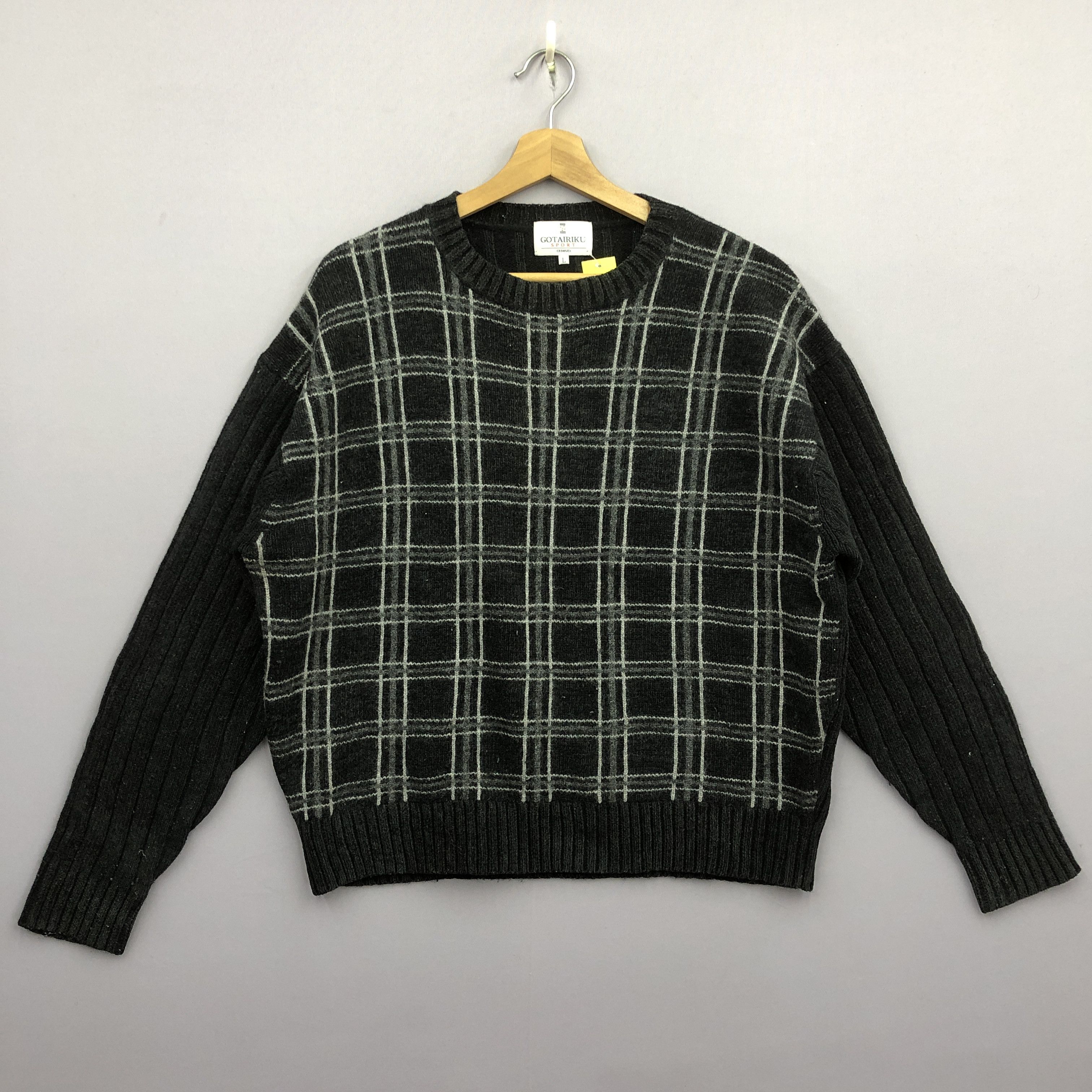 Japanese Brand Vintage Checkered Pattern Knit Sweater Japanese Sweatshirt Size US L / EU 52-54 / 3 - 1 Thumbnail