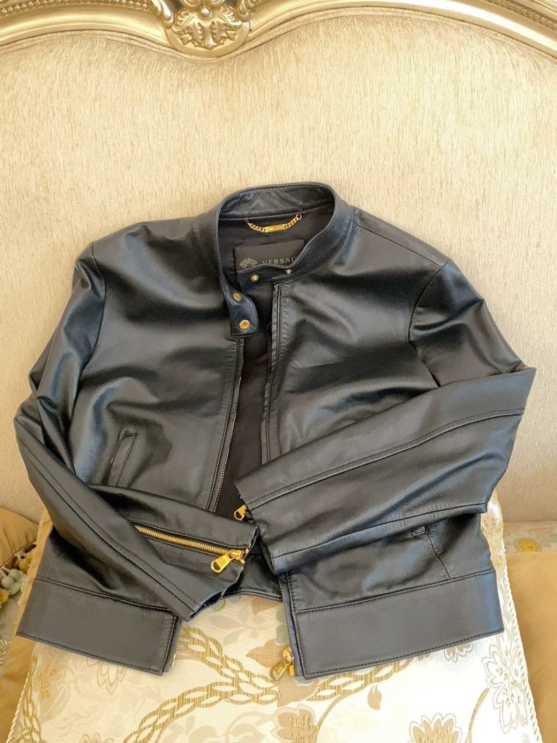 Versace Versace Lambskin cropped coat Size M / US 6-8 / IT 42-44 - 2 Thumbnail