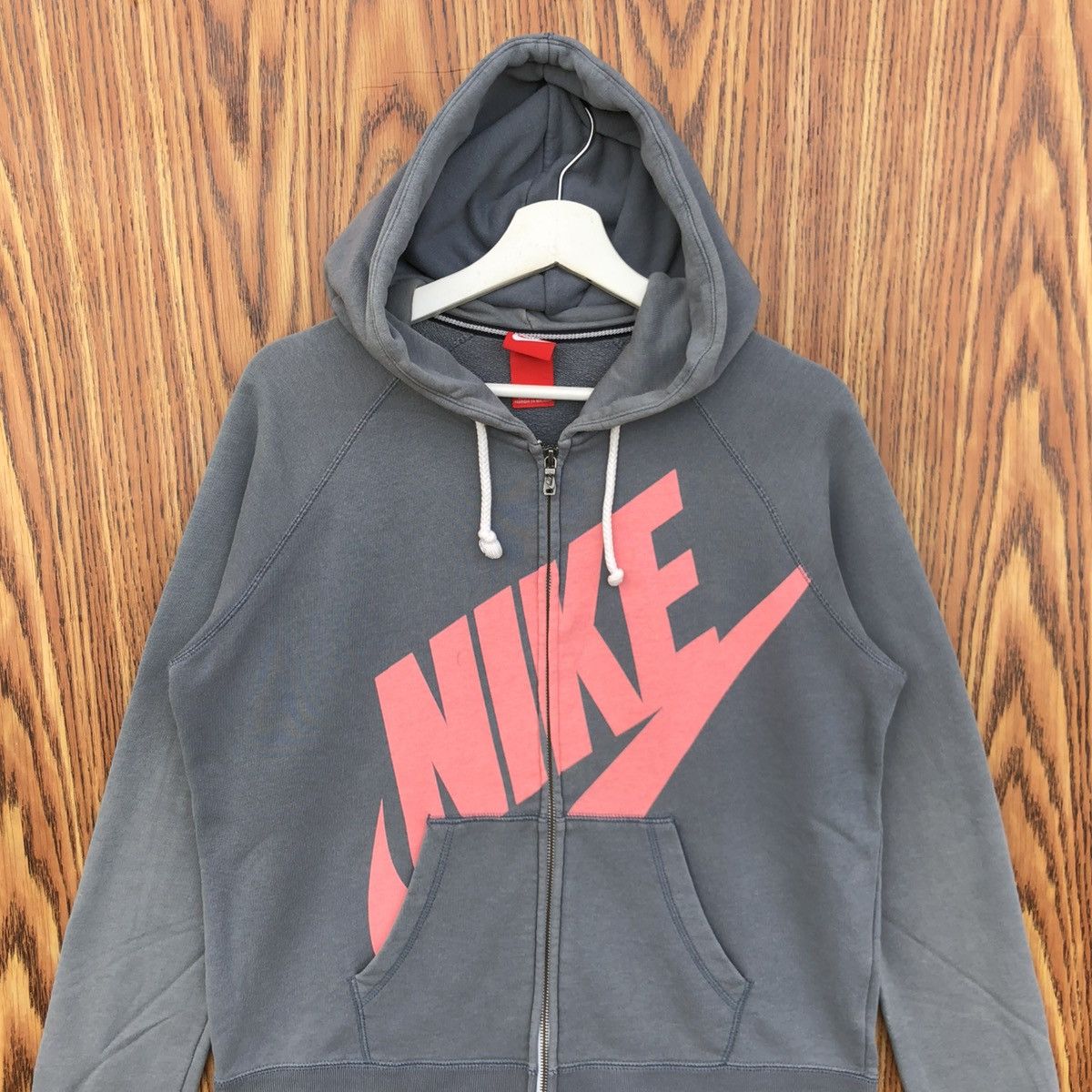 Nike Vintage Nike Swoosh Hoodie Zipper Sweatshirt Size US L / EU 52-54 / 3 - 3 Thumbnail