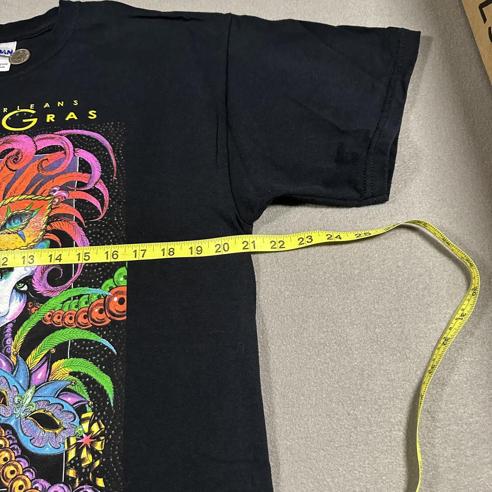 Other Gildan Men's T-Shirt Large Black New Orleans Mardi Gras Size US L / EU 52-54 / 3 - 6 Thumbnail