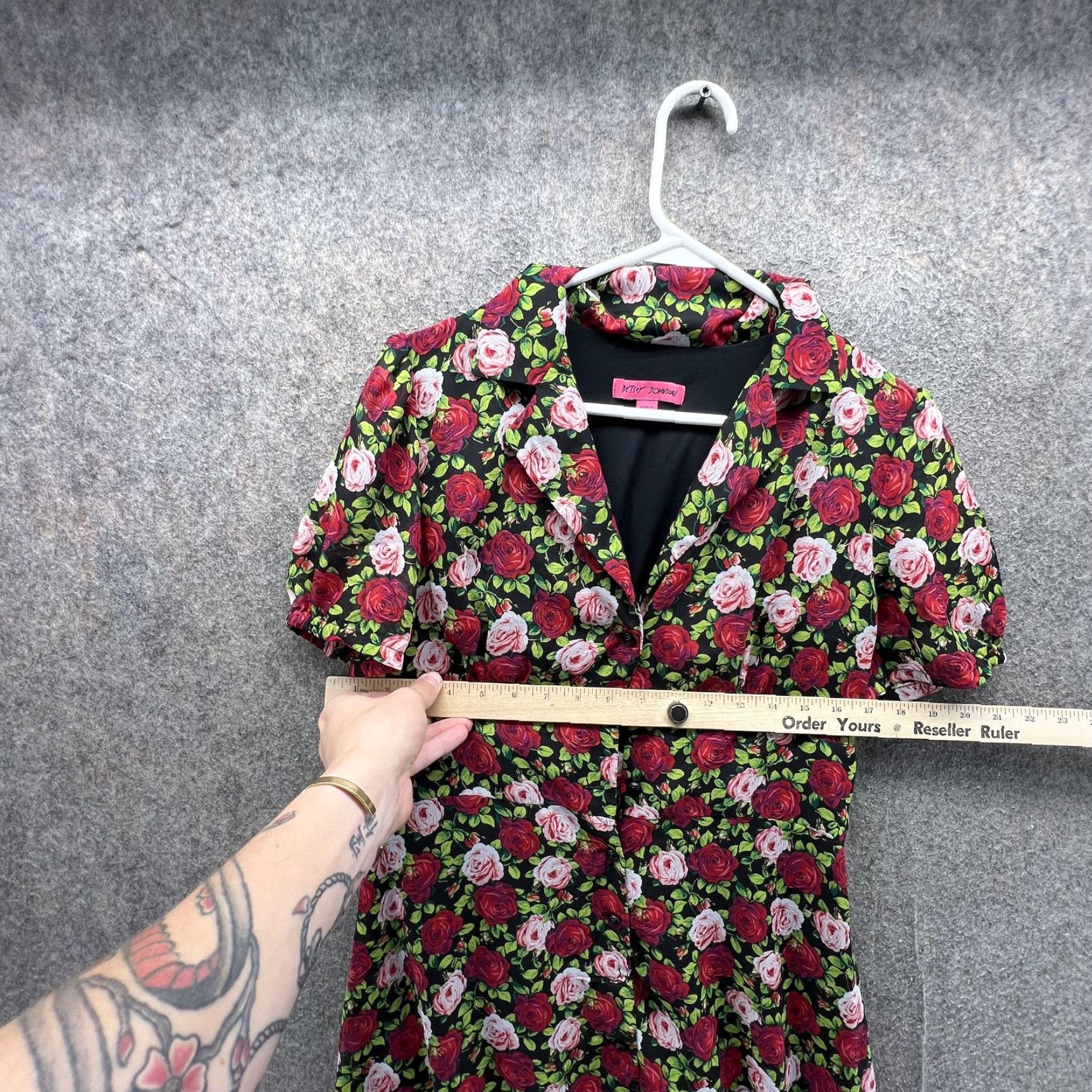 Betsey Johnson Betsey Johnson Shirt Dress Womens 8 Multicolor Rose Floral Collared Fit & Flare Shirt Dress Womens 8 Multicolor Rose Floral Collared Fit & Flare Size M / US 6-8 / IT 42-44 - 3 Thumbnail