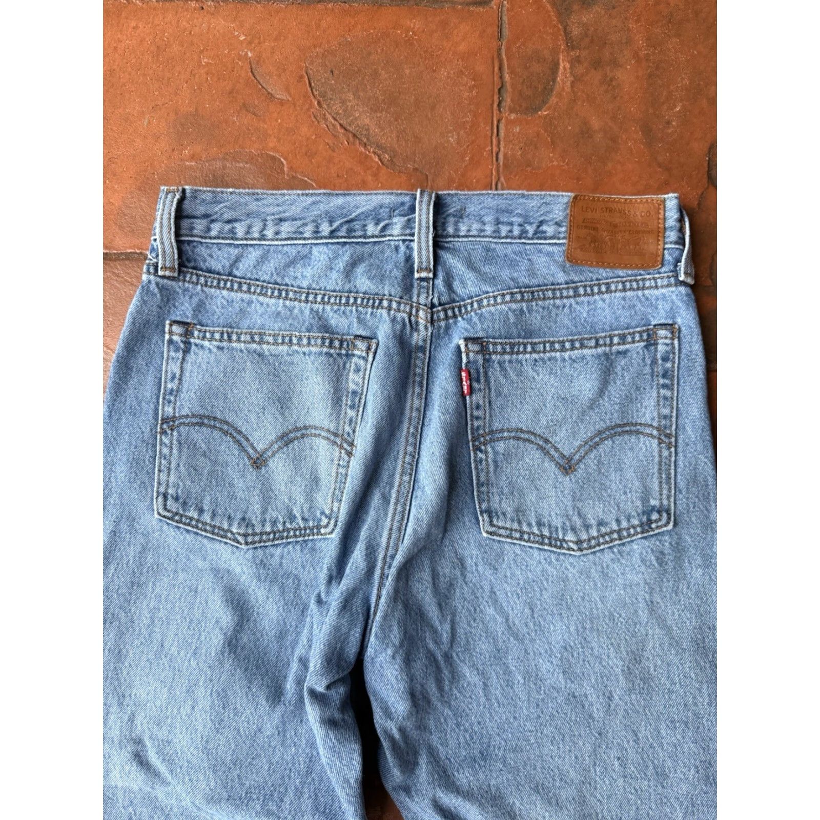 Levi's VINTAGE Levi's Wedgie Jeans Straight Premium Big E Button Fly Light Wash Women’s 28 Size 28" / US 6 / IT 42 - 4 Thumbnail