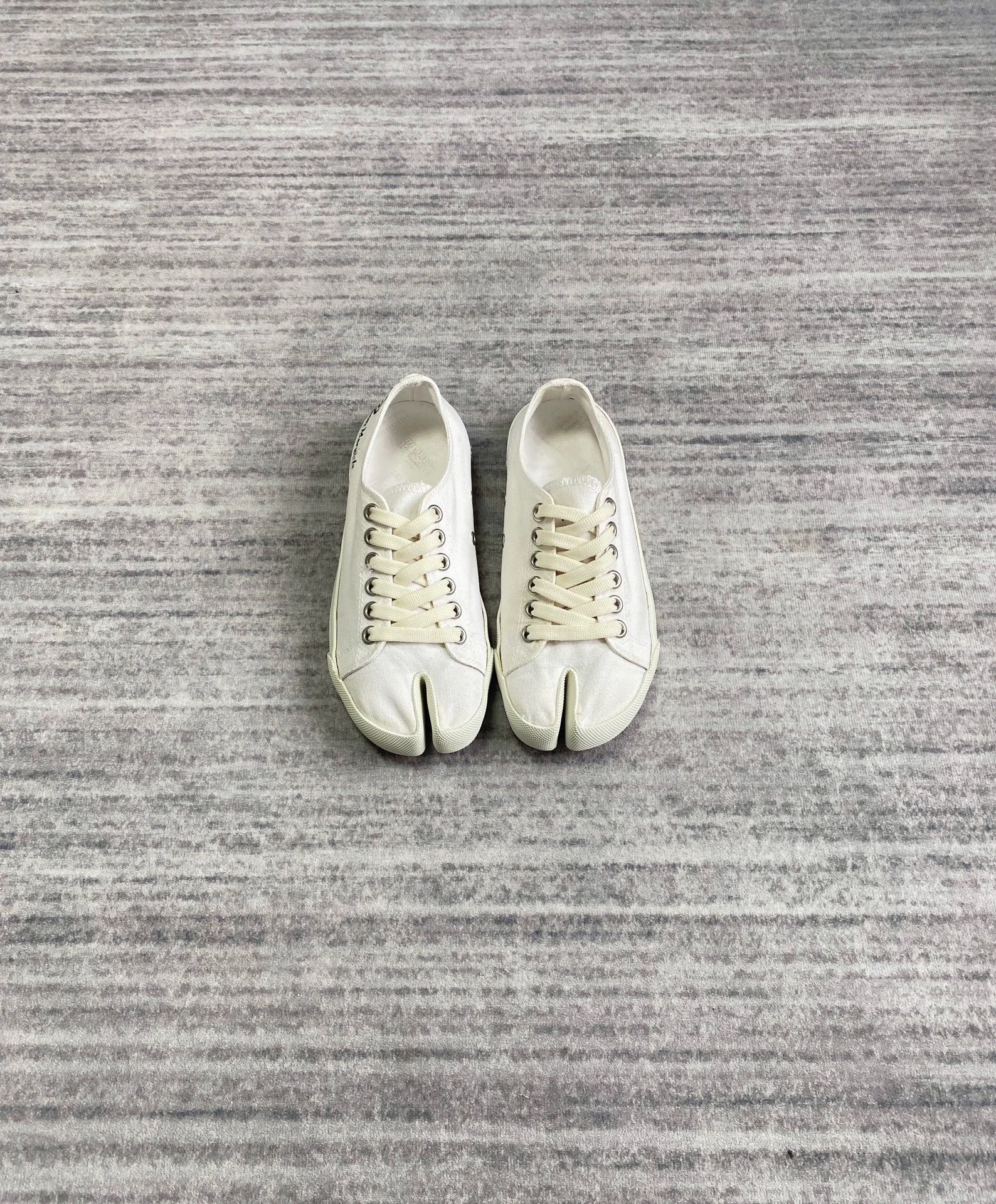 Maison Margiela Margiela Tabi White Canvas Flat Sneaker 36 8.5/10 Size US 5.5 / IT 35.5 - 1 Thumbnail
