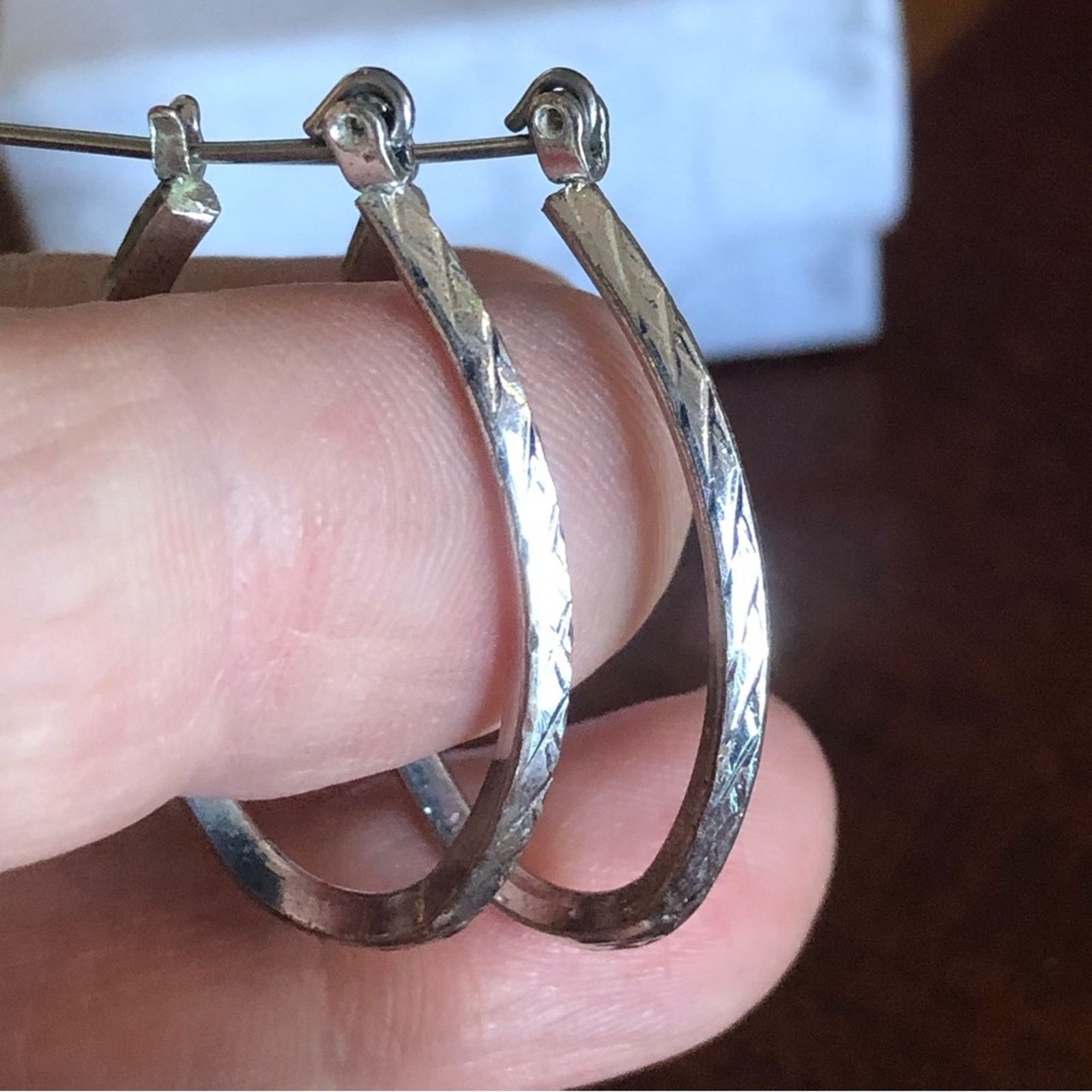 Vintage Vintage diamond cut design elongated silver hoop earrings Size ONE SIZE - 5 Thumbnail