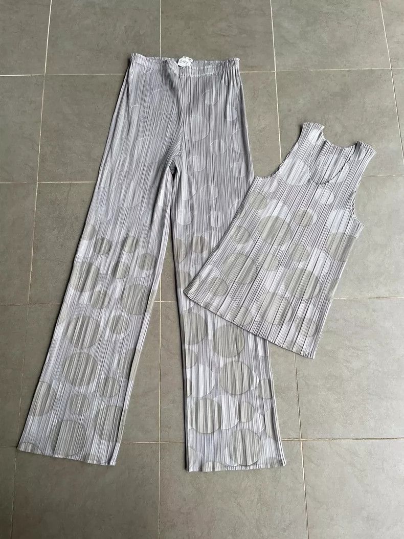 Issey Miyake Issey Miyake size:3 Grey pleated dinosaur egg vest Size M / US 6-8 / IT 42-44 - 3 Thumbnail