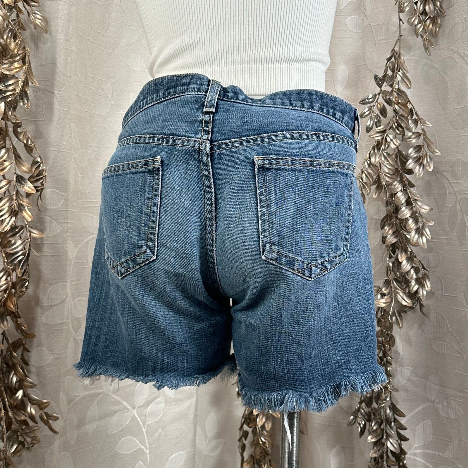 Gap GAP long & lean women's denim shorts 8L mid rise frayed hem Size 30" / US 8 / IT 44 - 3 Thumbnail