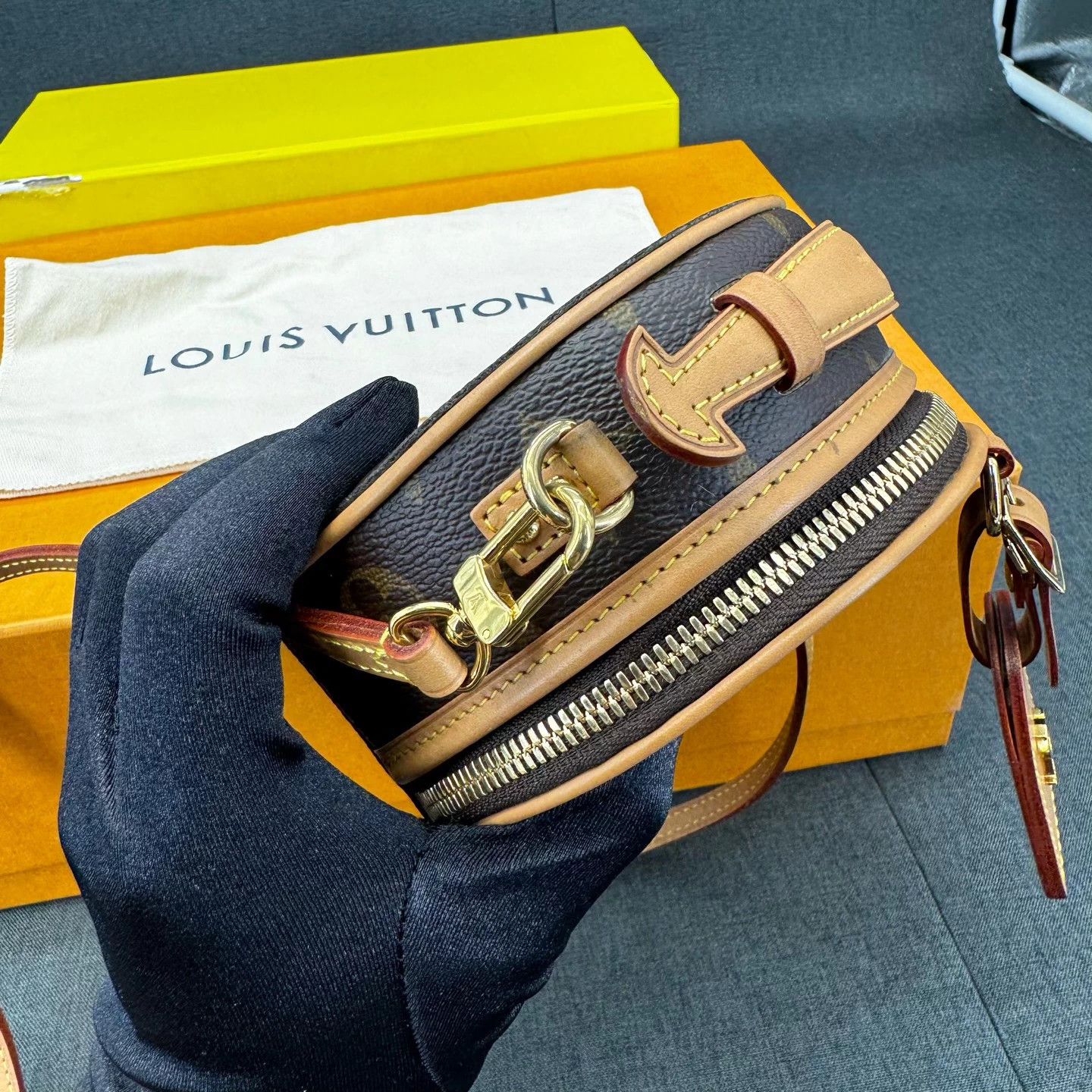 Louis Vuitton LV Monogram Boite Chapeau Mini Hard 2021 Purchased Size ONE SIZE - 2 Thumbnail