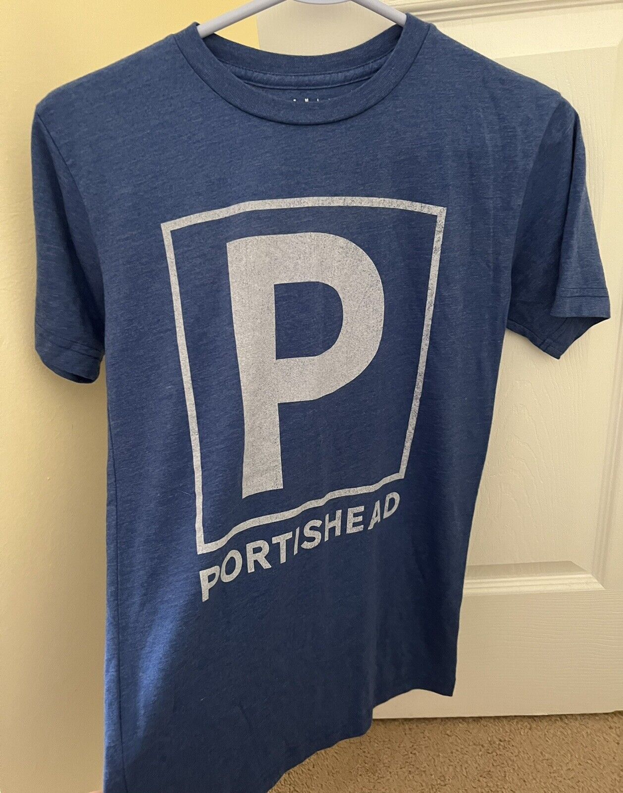 Band Tees Portishead Beth Gibbons Merchandise T-shirt. Size XS / US 0-2 / IT 36-38 - 3 Thumbnail