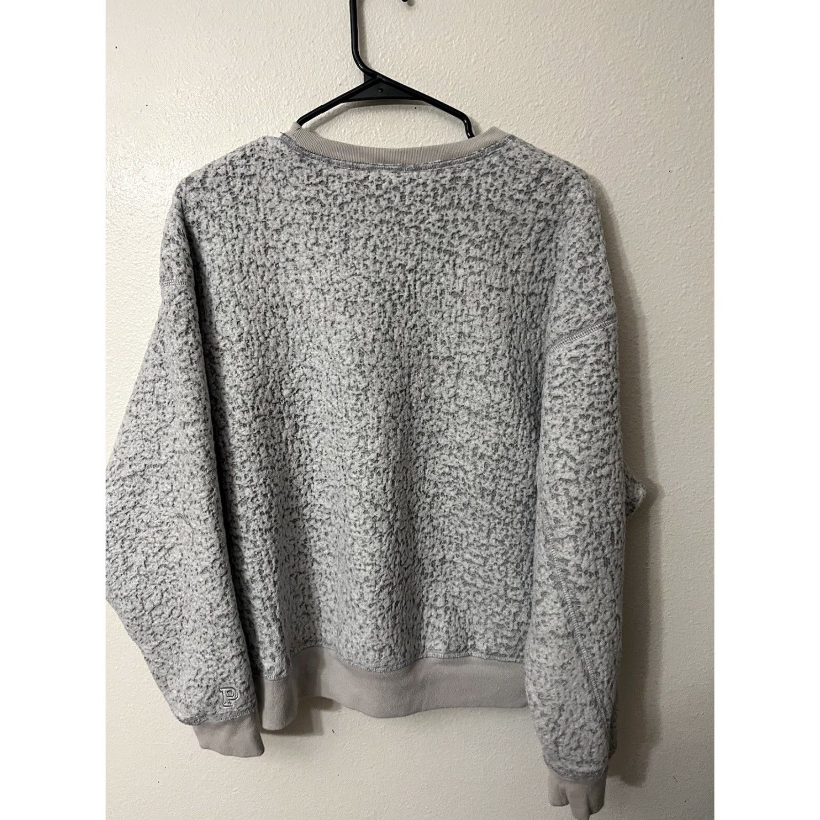 Victoria's Secret VINTAGE Victoria's Secret PINK Sherpa Crewneck Sweatshirt Women Small Gray Fleece Logo Pullover Accessories Outdoor Warm Fuzzy Furry Size S / US 4 / IT 40 - 2 Thumbnail