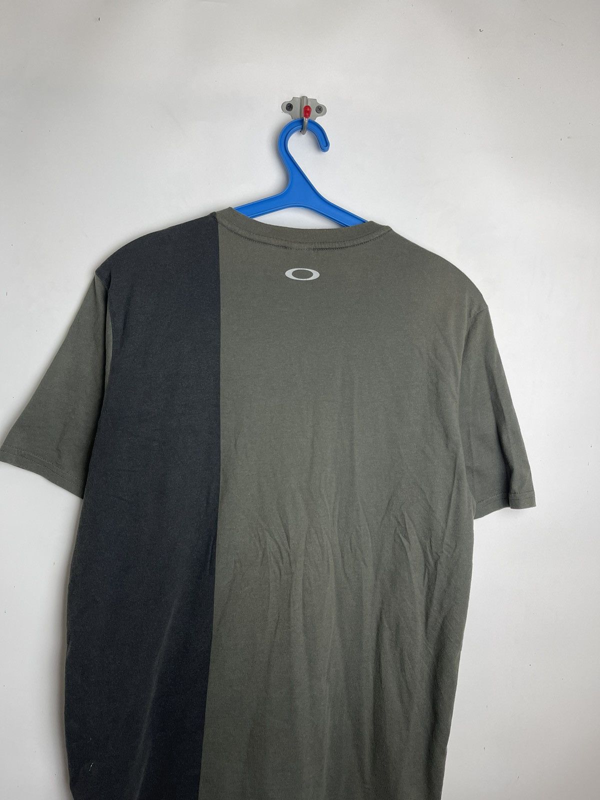 Oakley × Vintage Men’s Oakley T-Shirt Streetwear Vintage Size XL Size US XL / EU 56 / 4 - 6 Thumbnail