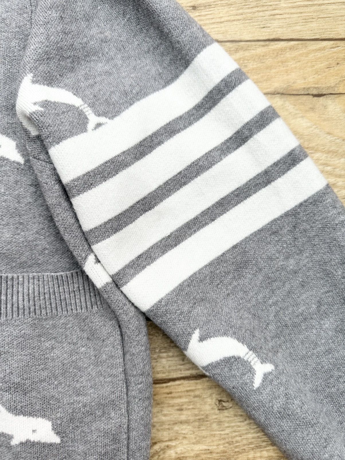 Thom Browne Cardigan decorated with Dolphins in 100% cashmere Size US M / EU 48-50 / 2 - 8 Thumbnail