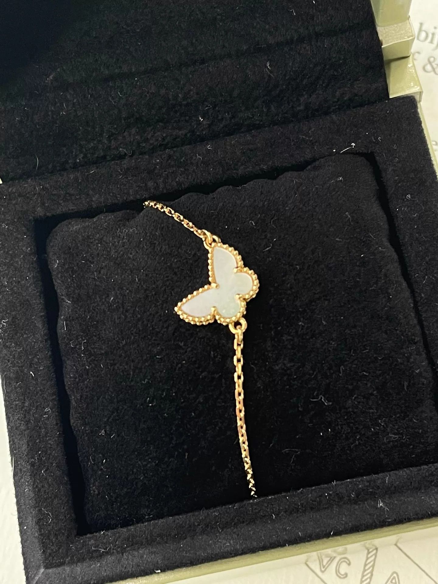 Van Cleef & Arpels VCA White MOP Butterfly Classic Bracelet Box & Card Size ONE SIZE - 2 Thumbnail