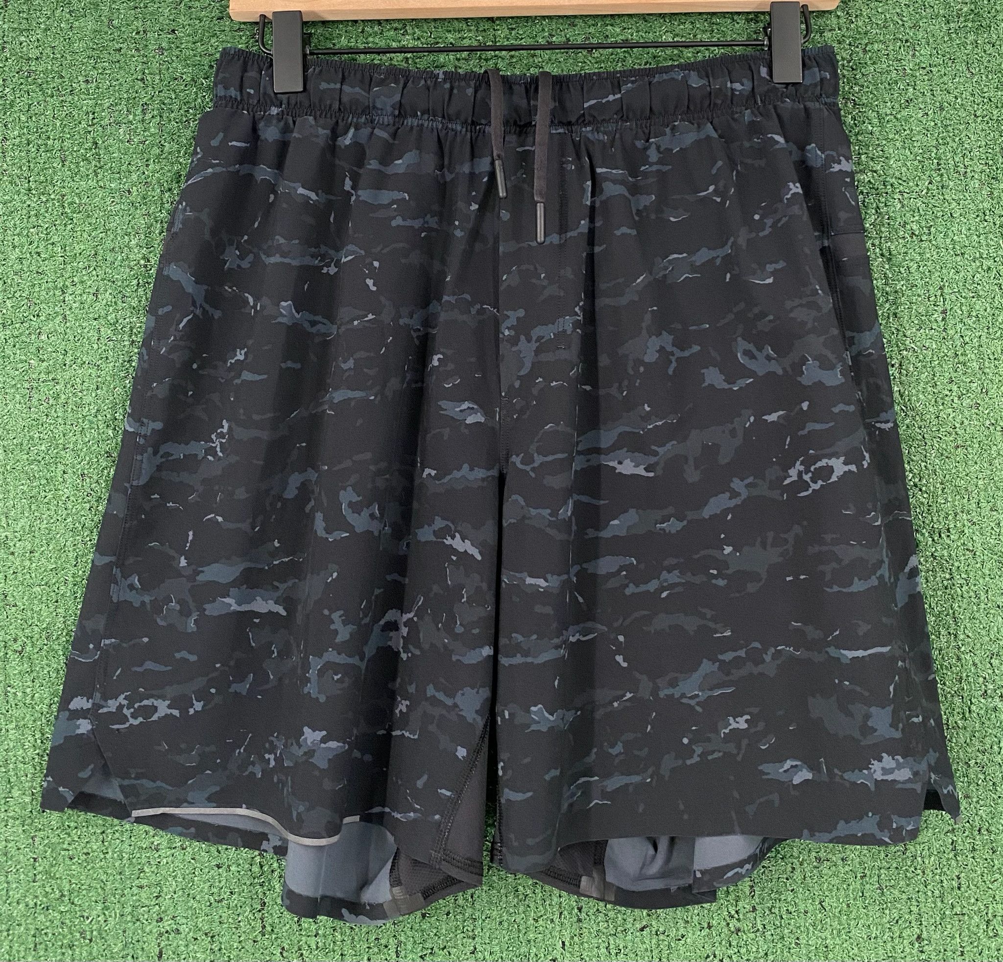 Lululemon Lululemon Surge Black Camo Camouflage Unlined Shorts Medium Size US 32 / EU 48 - 1 Thumbnail