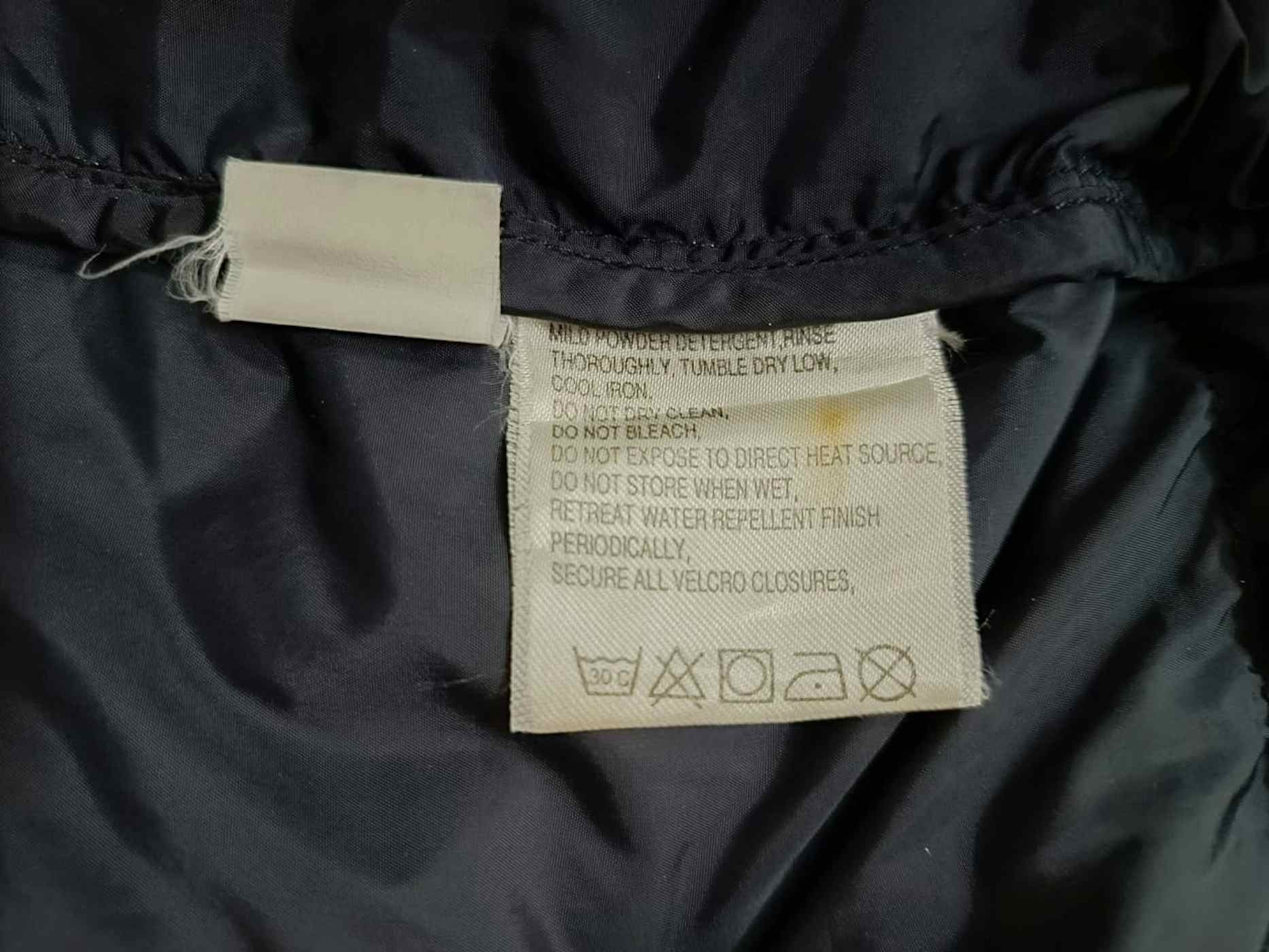 The North Face 🔥🔥 TNF Black Nuptse 700 Puffer Jacket Size US M / EU 48-50 / 2 - 4 Thumbnail