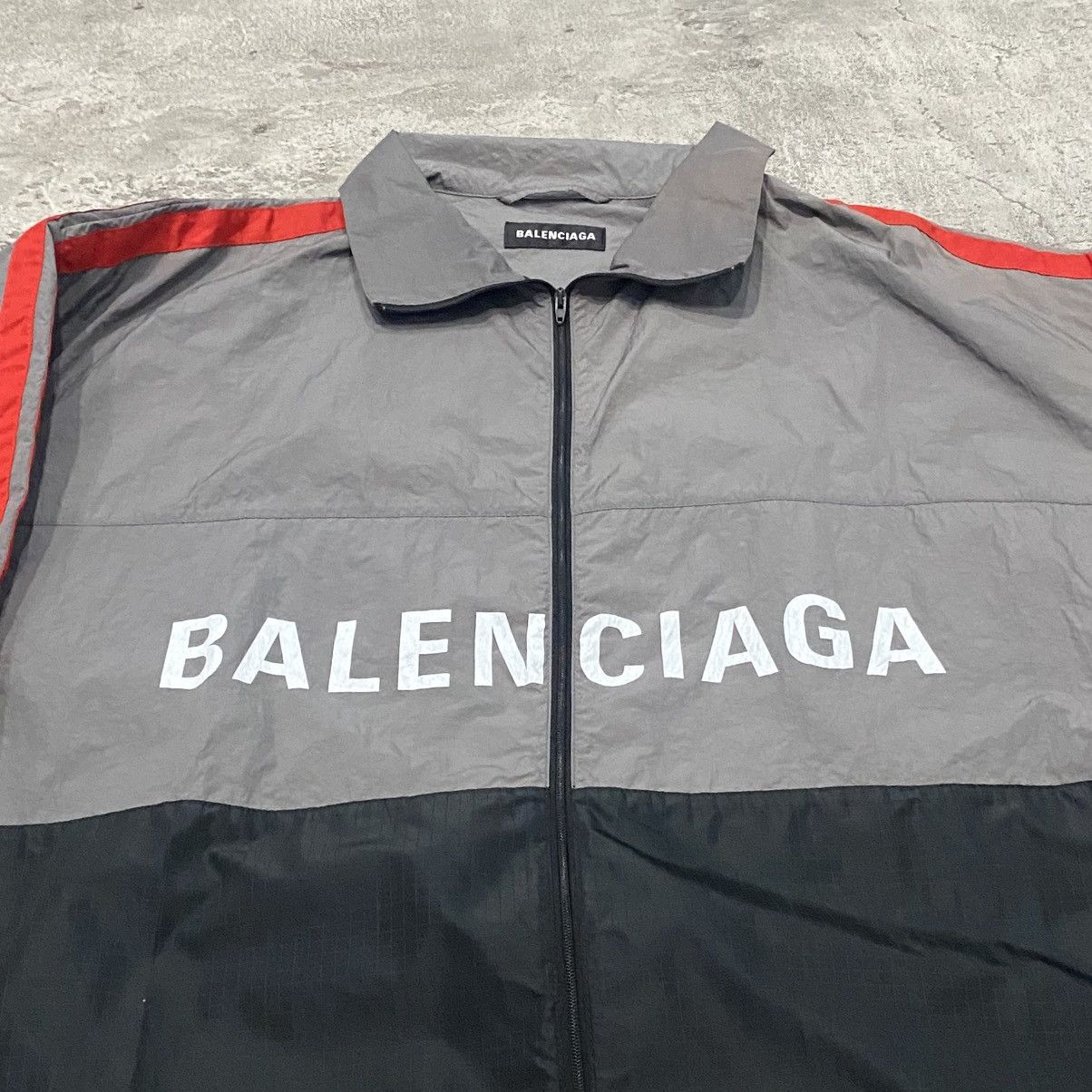 Balenciaga Balenciaga Logo Gray Windbreaker Size US XL / EU 56 / 4 - 5 Thumbnail
