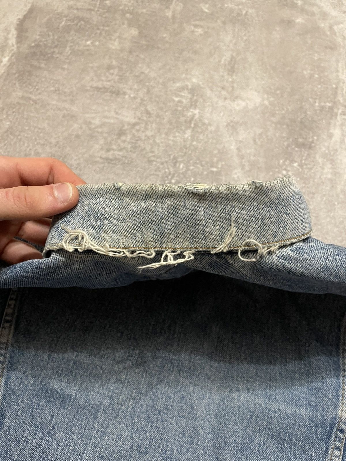 Levi's Vintage Levis Distressed Denim Jacket 90s Size L Men’s Size US L / EU 52-54 / 3 - 25 Thumbnail