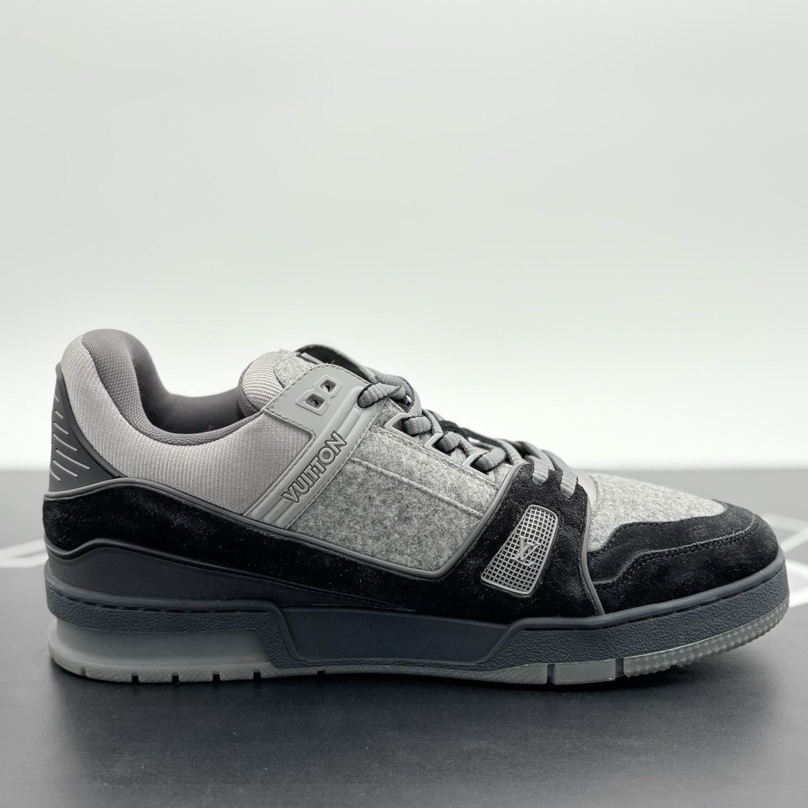 Louis Vuitton (10.5-11) Louis Vuitton Trainer ' Black Grey '| SUPER CLEAN! Size US 11 / EU 44 - 10 Thumbnail