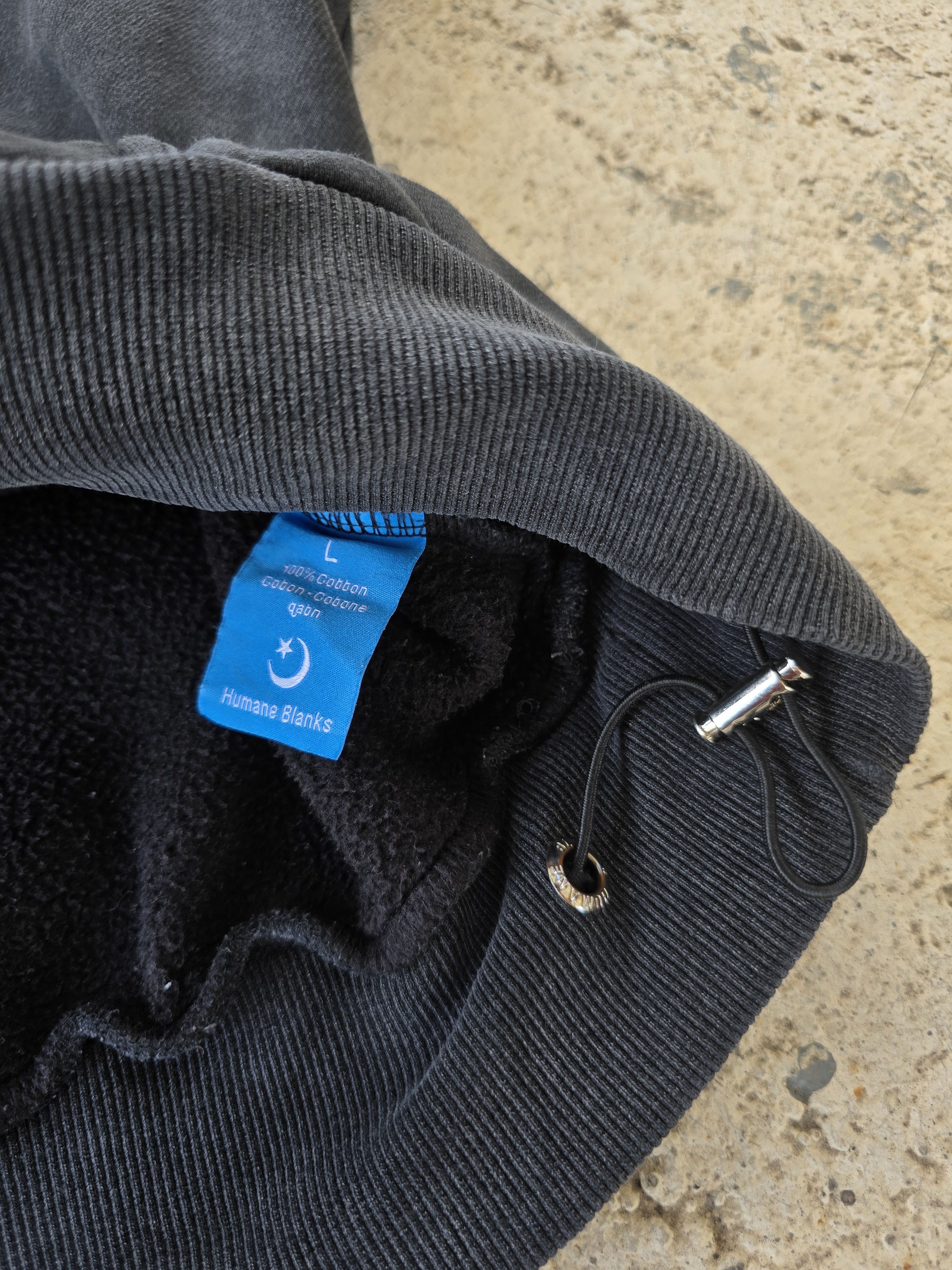 Humane Blanks Humane Blanks 1800 GSM Black Pullover Hoodie , Men Size US L / EU 52-54 / 3 - 3 Thumbnail