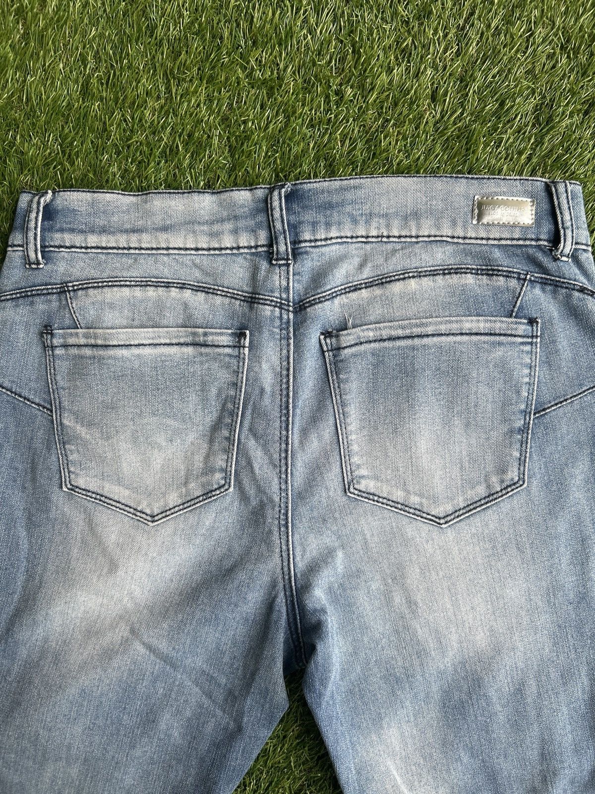 Juicy Couture JUICY COUTURE DISTRESSED LIGHT WASH SKINNY JEANS Size 32" / US 10 / IT 46 - 4 Thumbnail