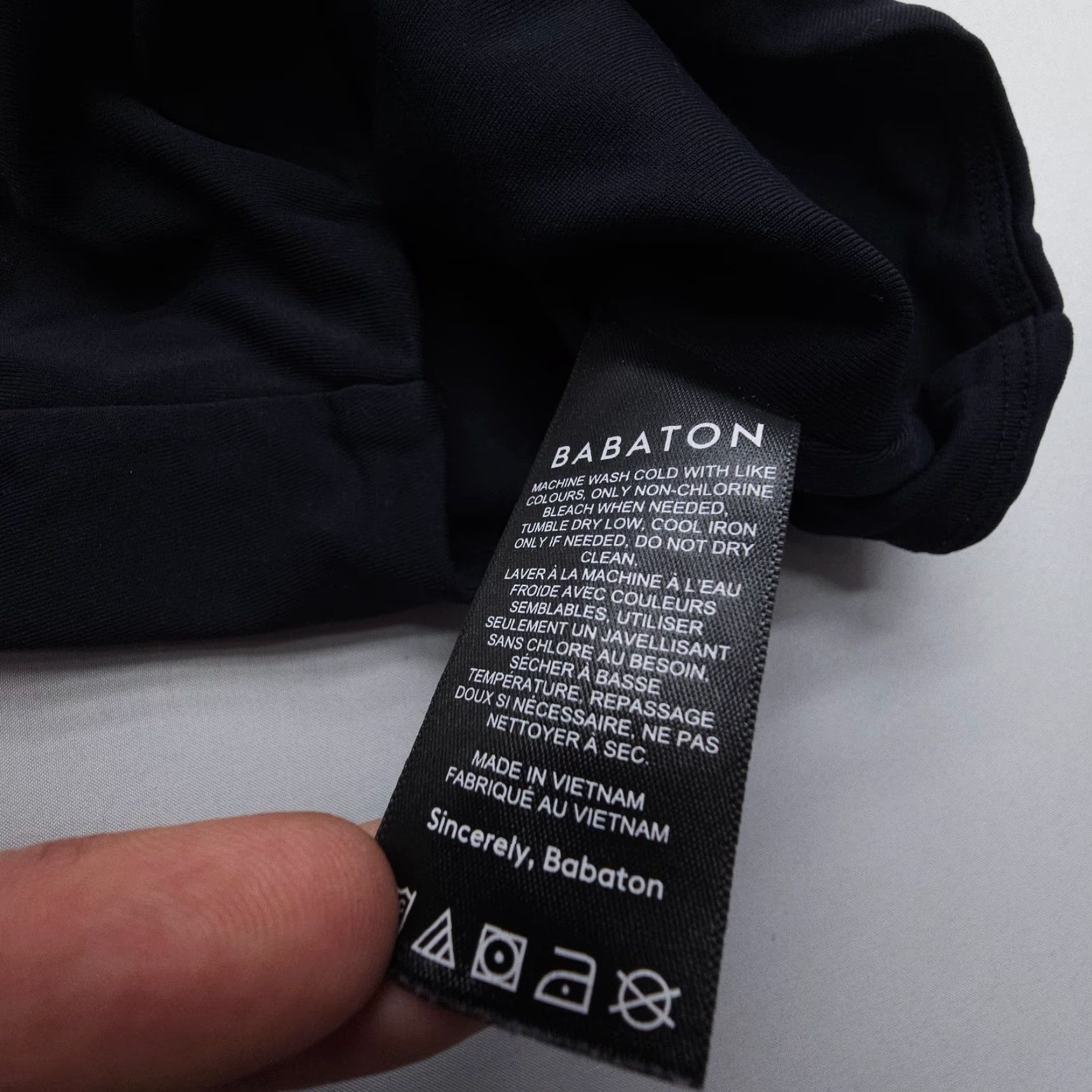Aritzia Aritzia T-Shirt Women Cropped Slim Crew Neck Short Sleeve Black S Nylon Spandex Microfiber Solid USA Size S / US 4 / IT 40 - 6 Thumbnail