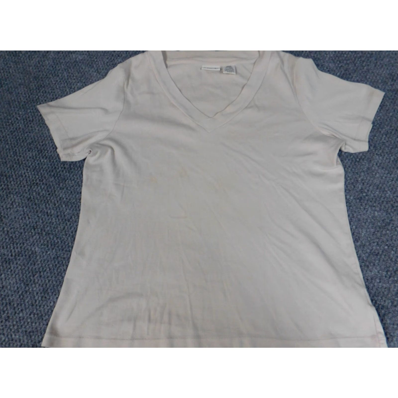 Vintage St. John's Bay Blouse Shirt Womens M Beige Pullover Short Sleeve Crew Neck Polyester Rayon Stretch Casual Button Size M / US 6-8 / IT 42-44 - 2 Thumbnail