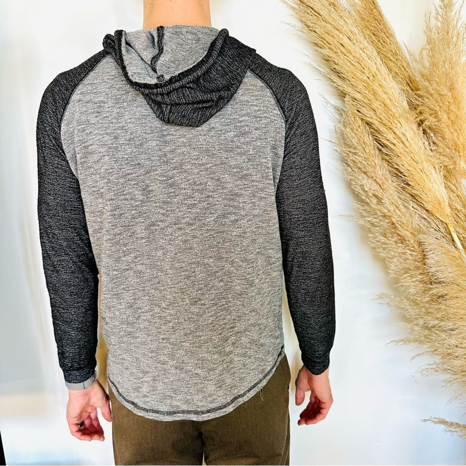 Ocean Current MENS OCEAN CURRENT Two Tone Dark Light Grey Henley Tee Shirt Size US M / EU 48-50 / 2 - 8 Thumbnail