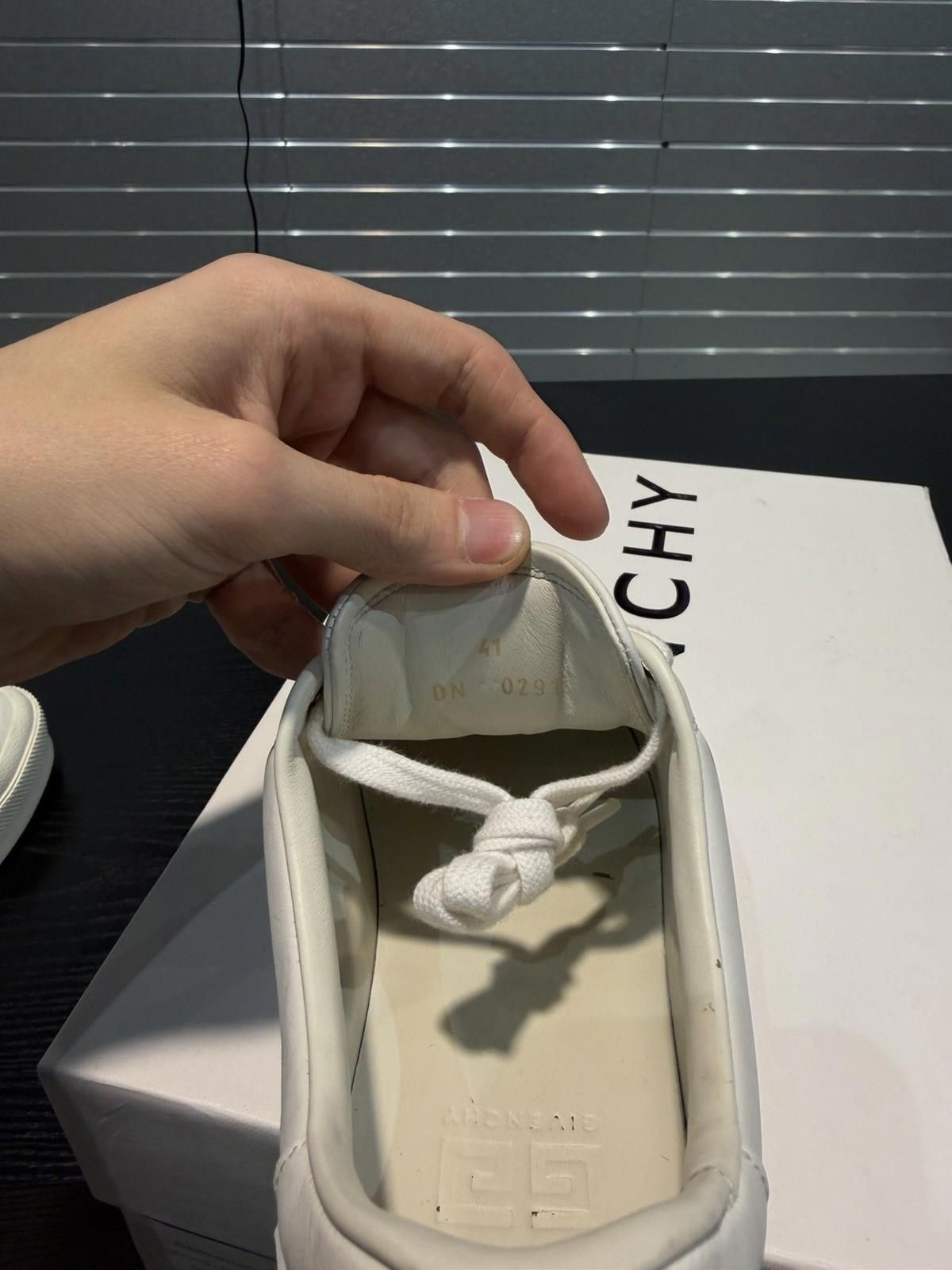 Givenchy Givenchy Low Top White Men’s Sneakers 41EU/8US Leather $595 Size US 8 / EU 41 - 12 Thumbnail