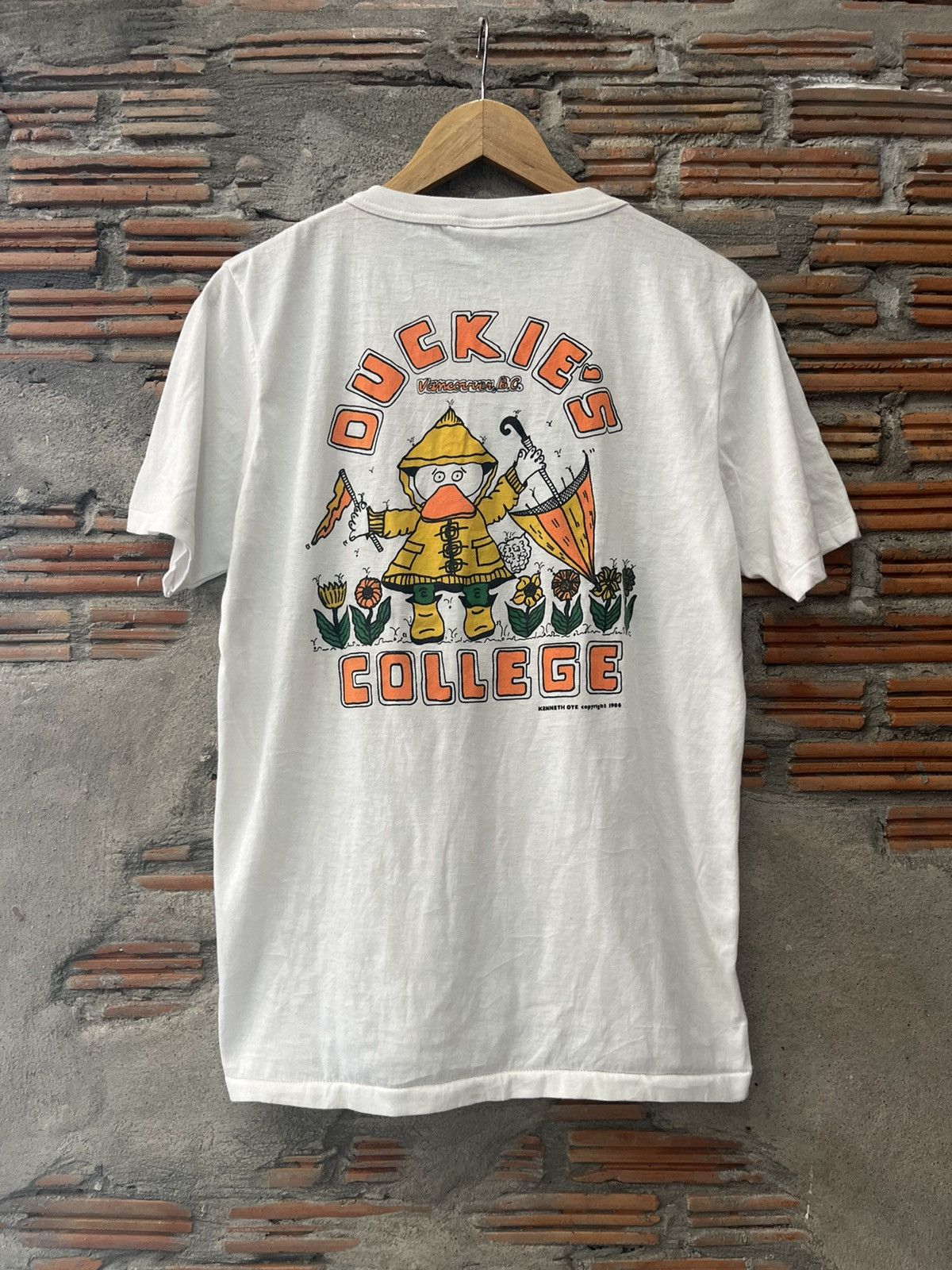Arts & Science Vintage YIN YANG DUCKIE’S College 1986’s Kenneth OYE Tshirt Size US L / EU 52-54 / 3 - 3 Thumbnail