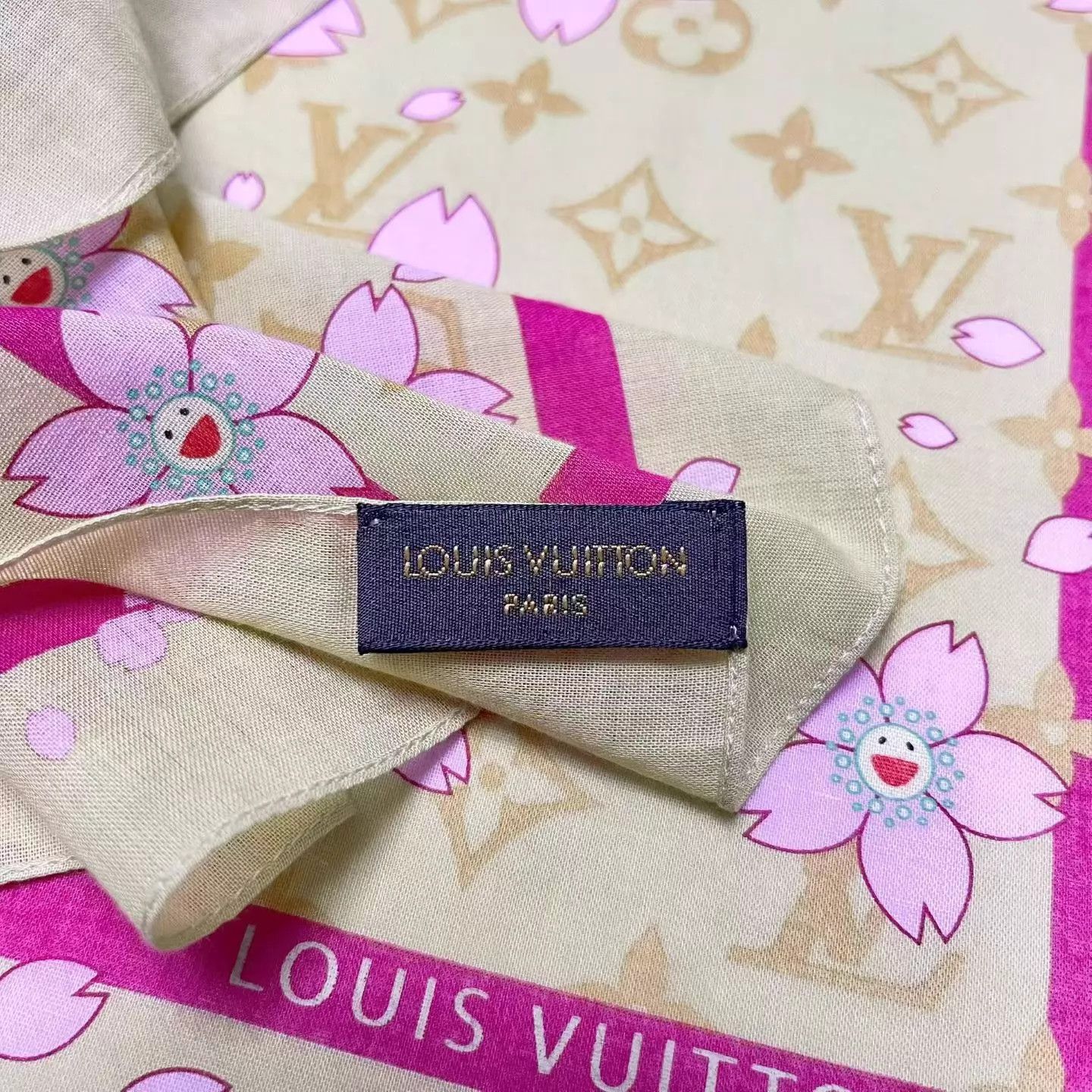 Louis Vuitton New LV x Murakami Takashi Sakura Square Scarf Size ONE SIZE - 4 Thumbnail