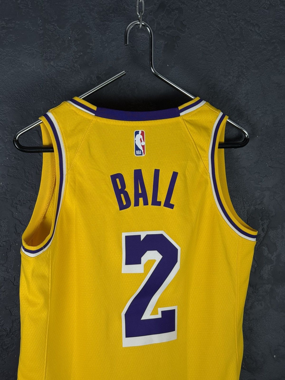 Nike LA LAKERS LONZO BALL #2 JERSEY BASKETBALL SHIRT JERSEY NBA Size US L / EU 52-54 / 3 - 5 Thumbnail