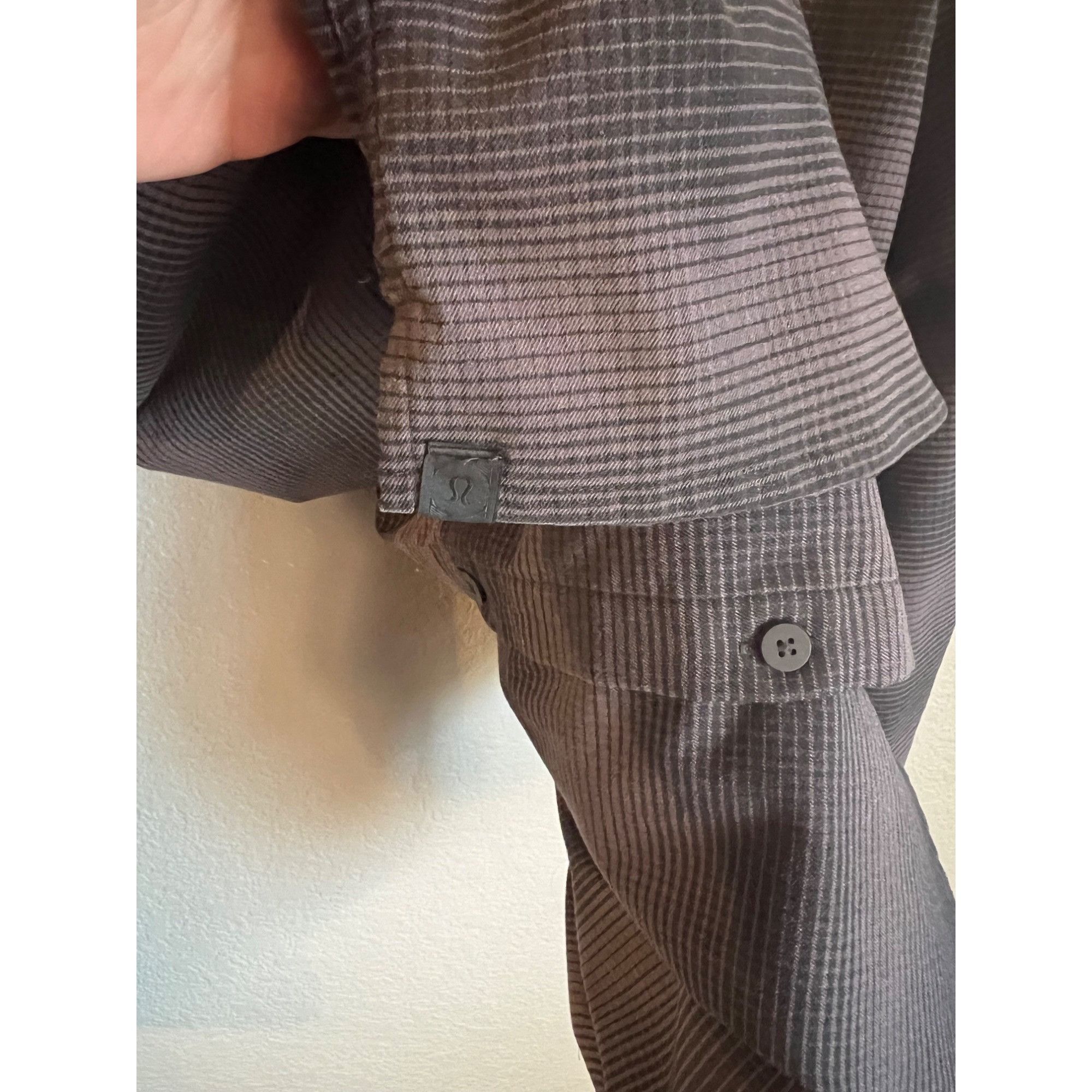 Lululemon Lululemon Flannel Style Button Up Shirt - Size L Size US L / EU 52-54 / 3 - 4 Thumbnail