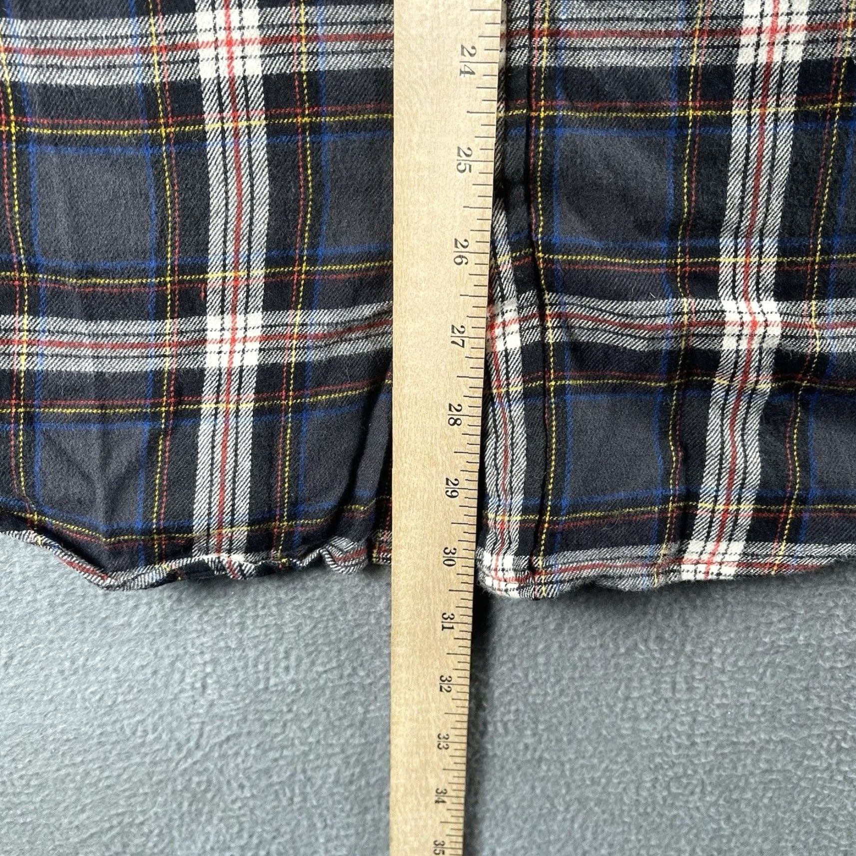 Vintage St. Johns Bay Button Shirt Mens Small Gray Black Plaid Long Sleeve Super Soft Size US S / EU 44-46 / 1 - 6 Thumbnail
