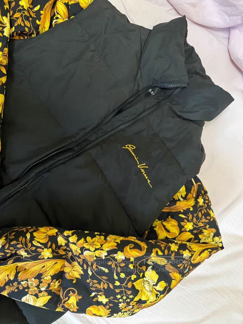 Versace Versace The down vest is worn twice Size US L / EU 52-54 / 3 - 2 Thumbnail