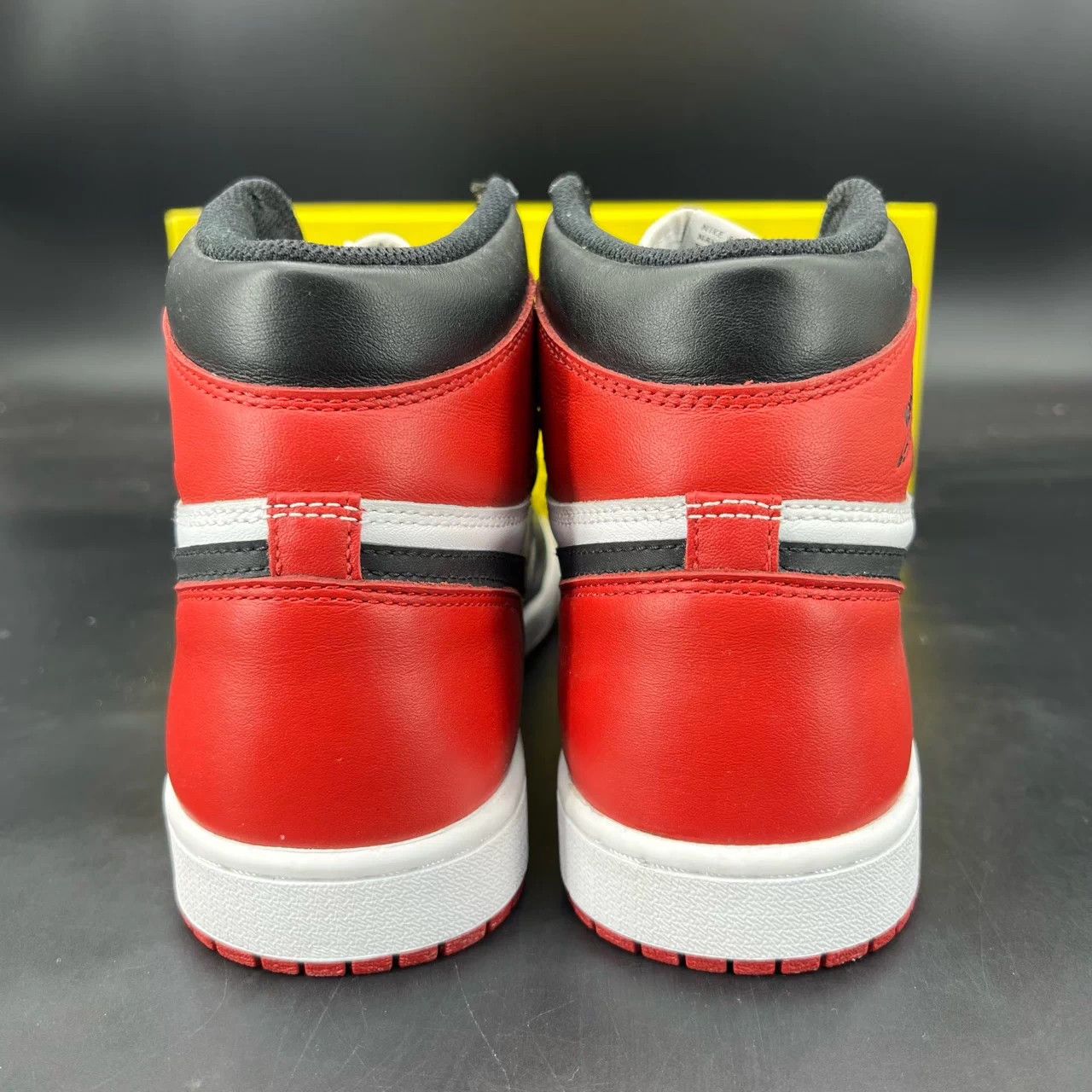 Nike Air Jordan 1 Black Toe 16 US 44 1 wear like new Size US 11 / EU 44 - 5 Thumbnail