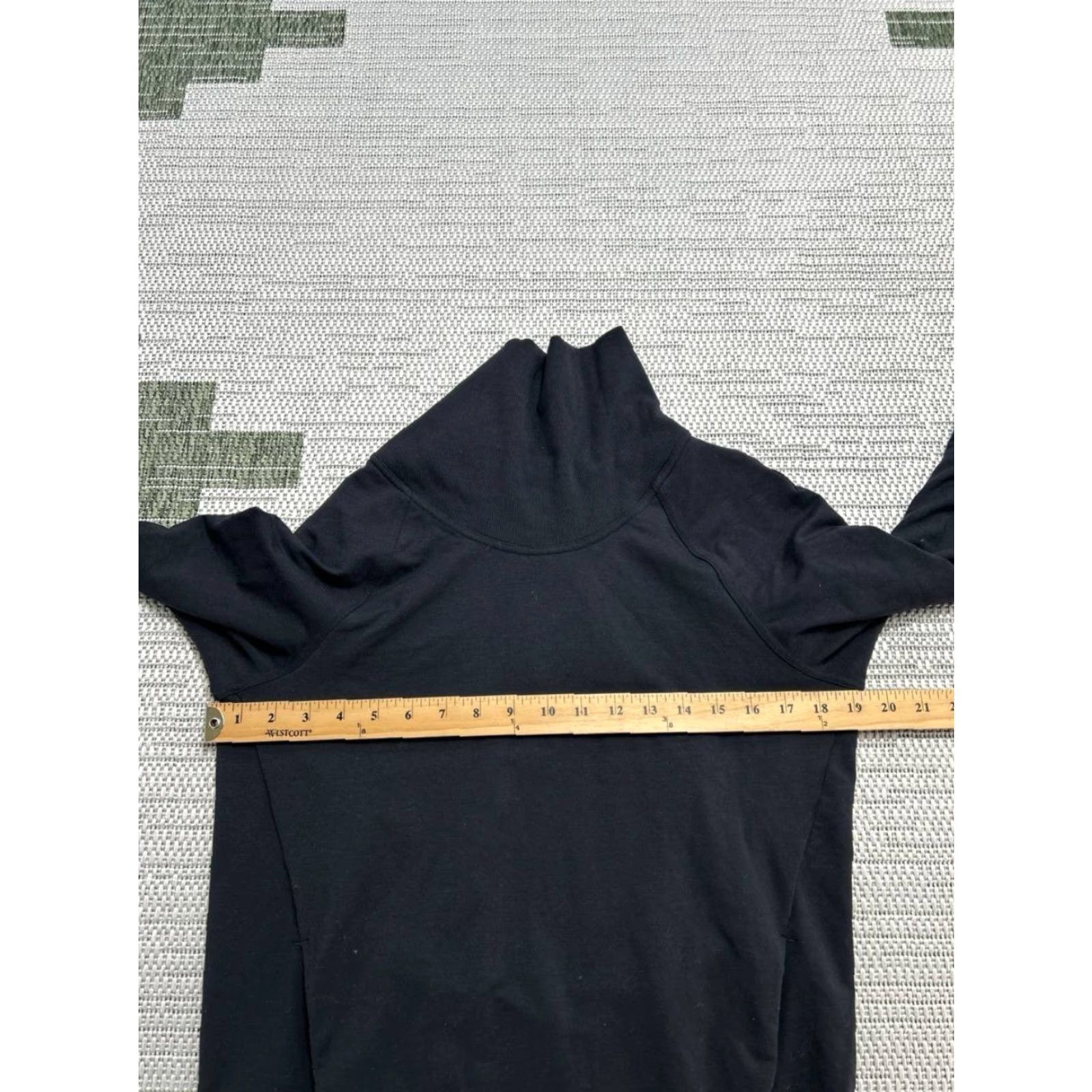 Lululemon VINTAGE Lululemon High Lines Top Womens 6 Black Stretch Funnel Neck Raglan Sleeve Warm Size M / US 6-8 / IT 42-44 - 7 Thumbnail