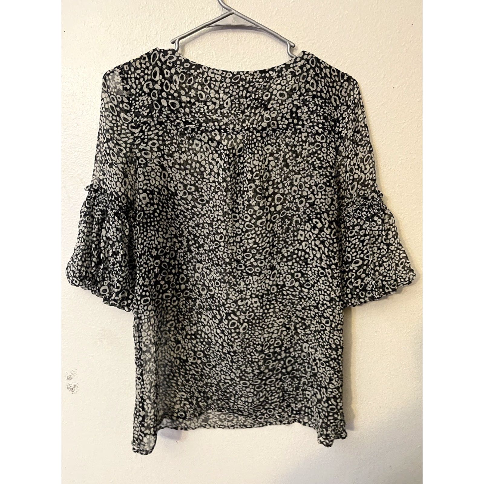 Loft LOFT Blouse Women’s Small Leopard Animal Print 3/4 Sleeve Henley Pocket Button Shirt Size S / US 4 / IT 40 - 2 Thumbnail