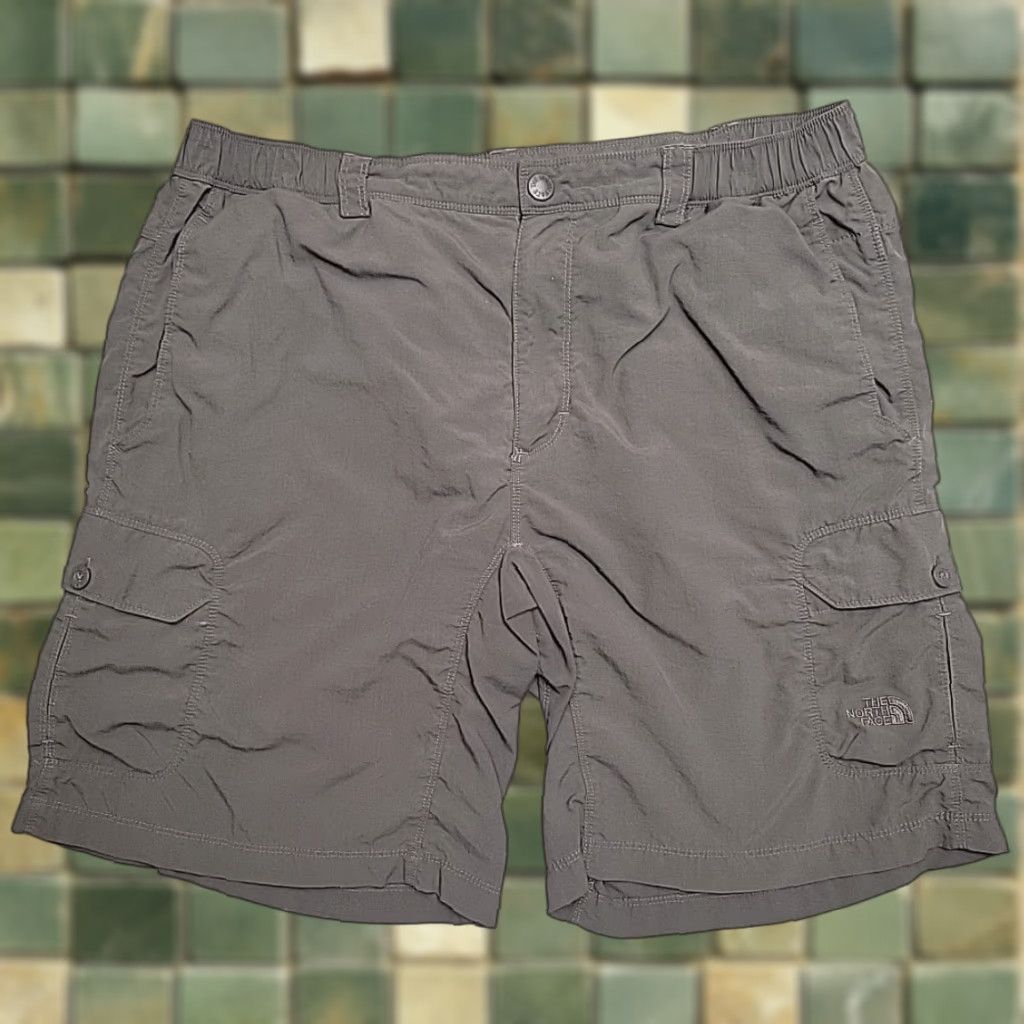 The North Face The North Face Shorts Men L Gray Performance Nylon Elastic Waist Lightweight Casua l Travel Pockets Zipper Slash Pocket Machine Washable Mens Size US 33 - 1 Thumbnail